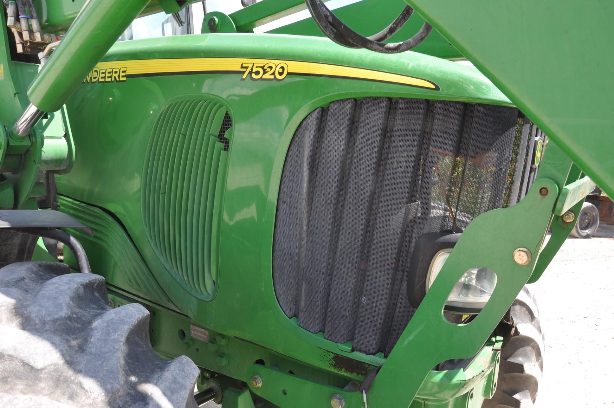 2003 John Deere 7520 MFWD tractor