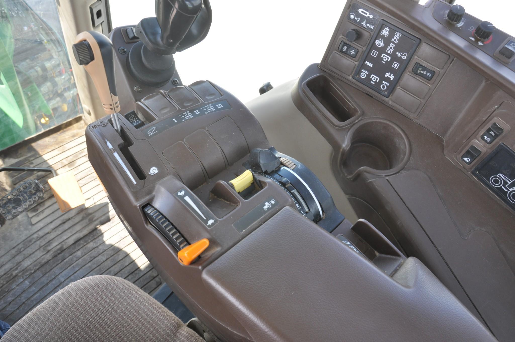 2003 John Deere 7520 MFWD tractor