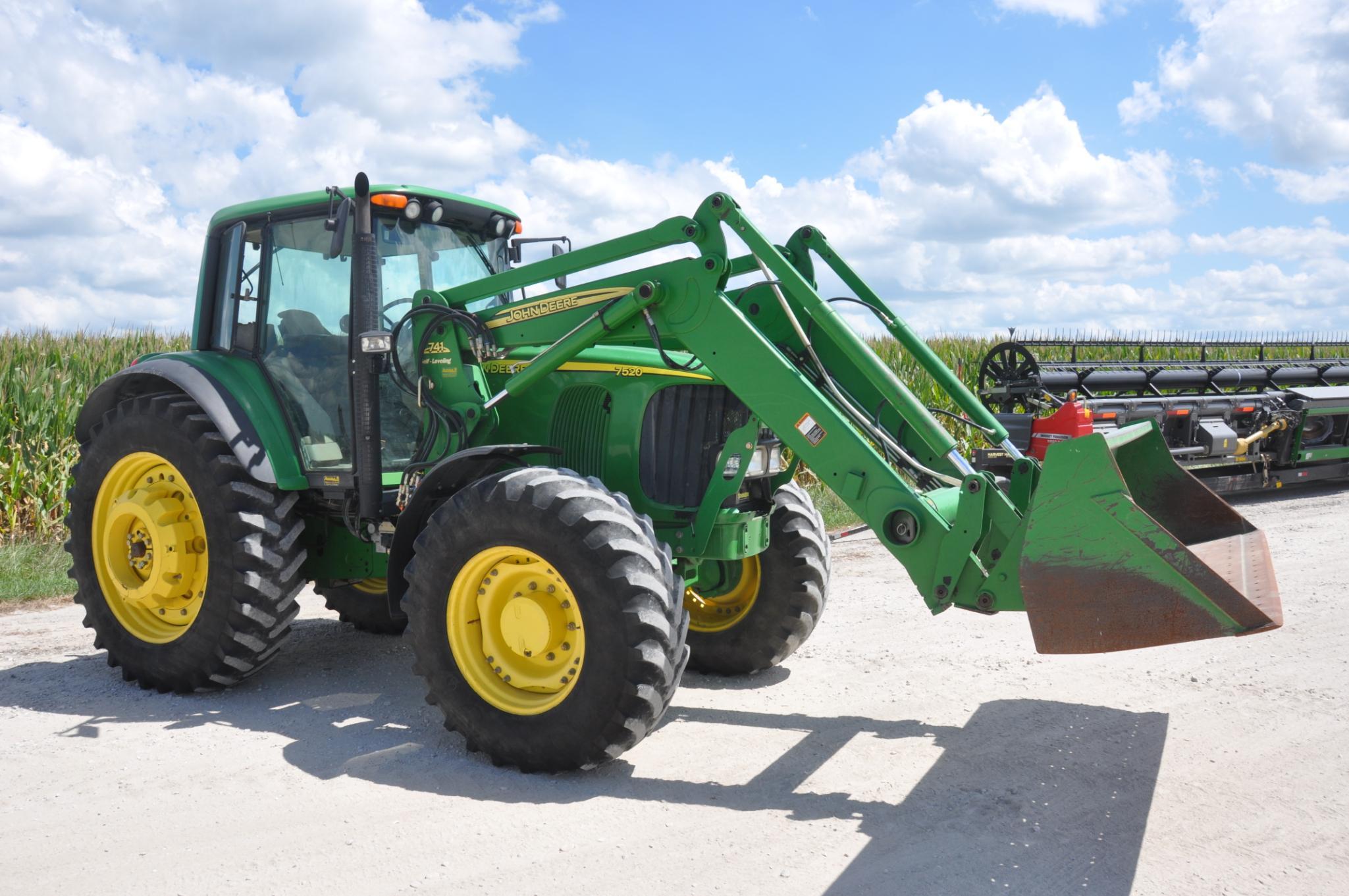 2003 John Deere 7520 MFWD tractor