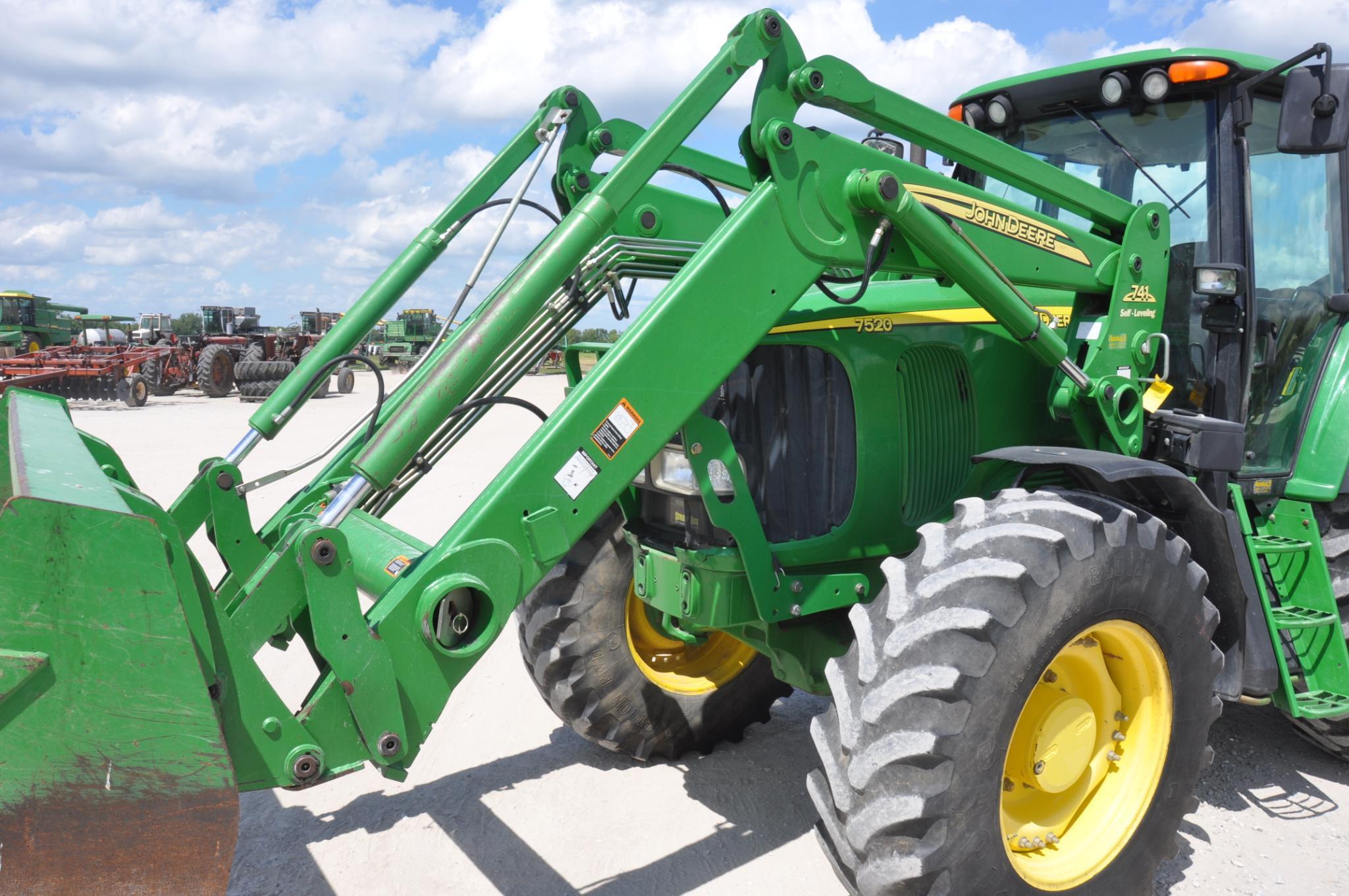 2003 John Deere 7520 MFWD tractor