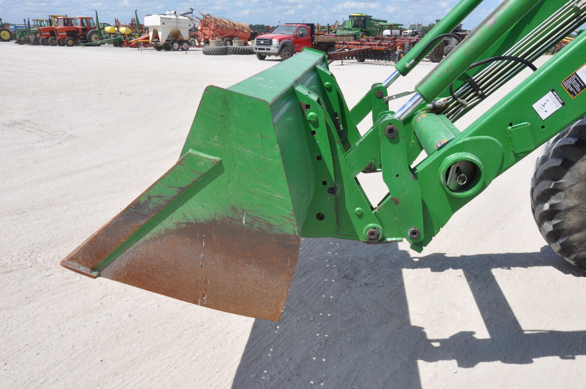 2003 John Deere 7520 MFWD tractor