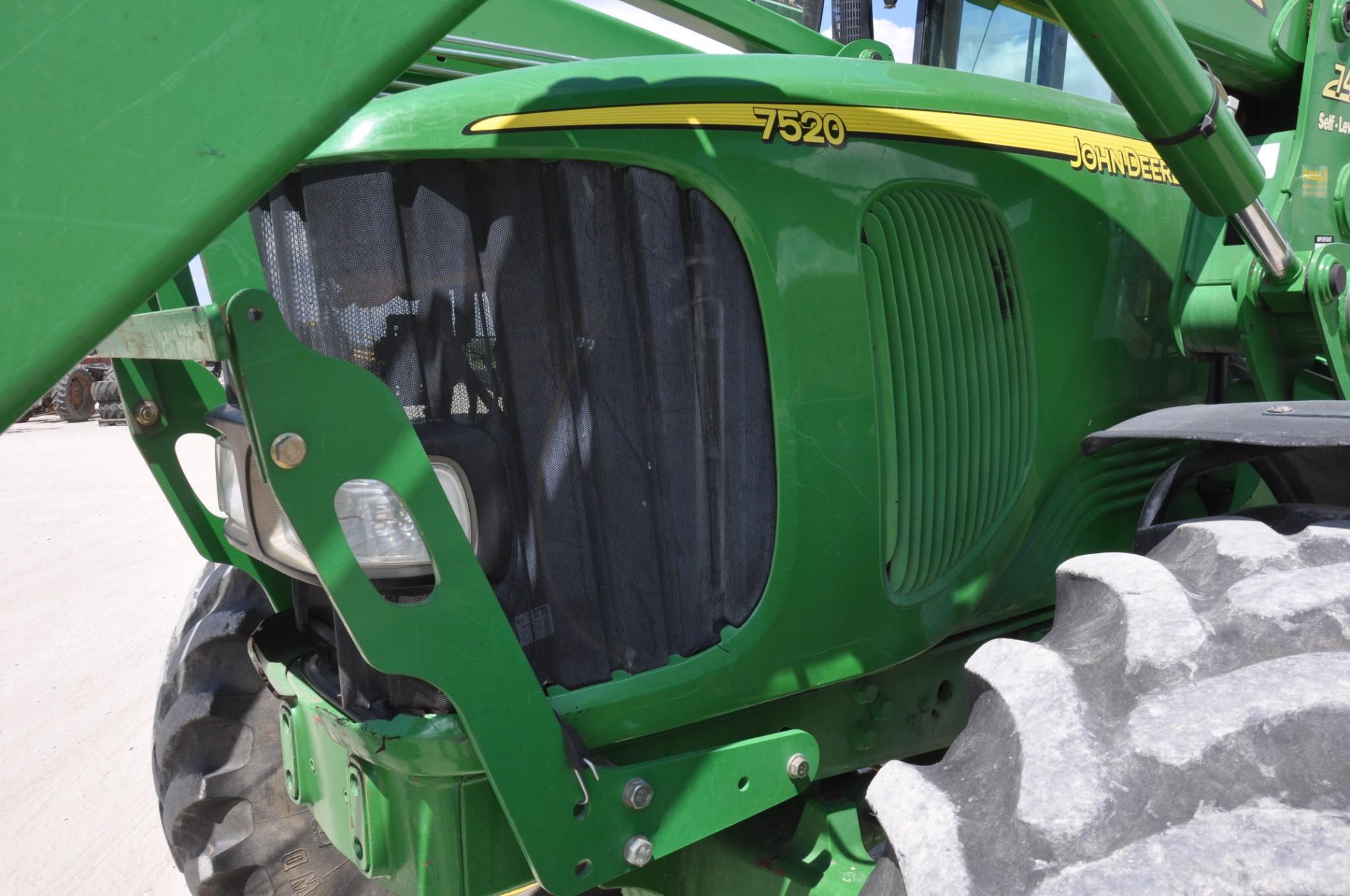 2003 John Deere 7520 MFWD tractor