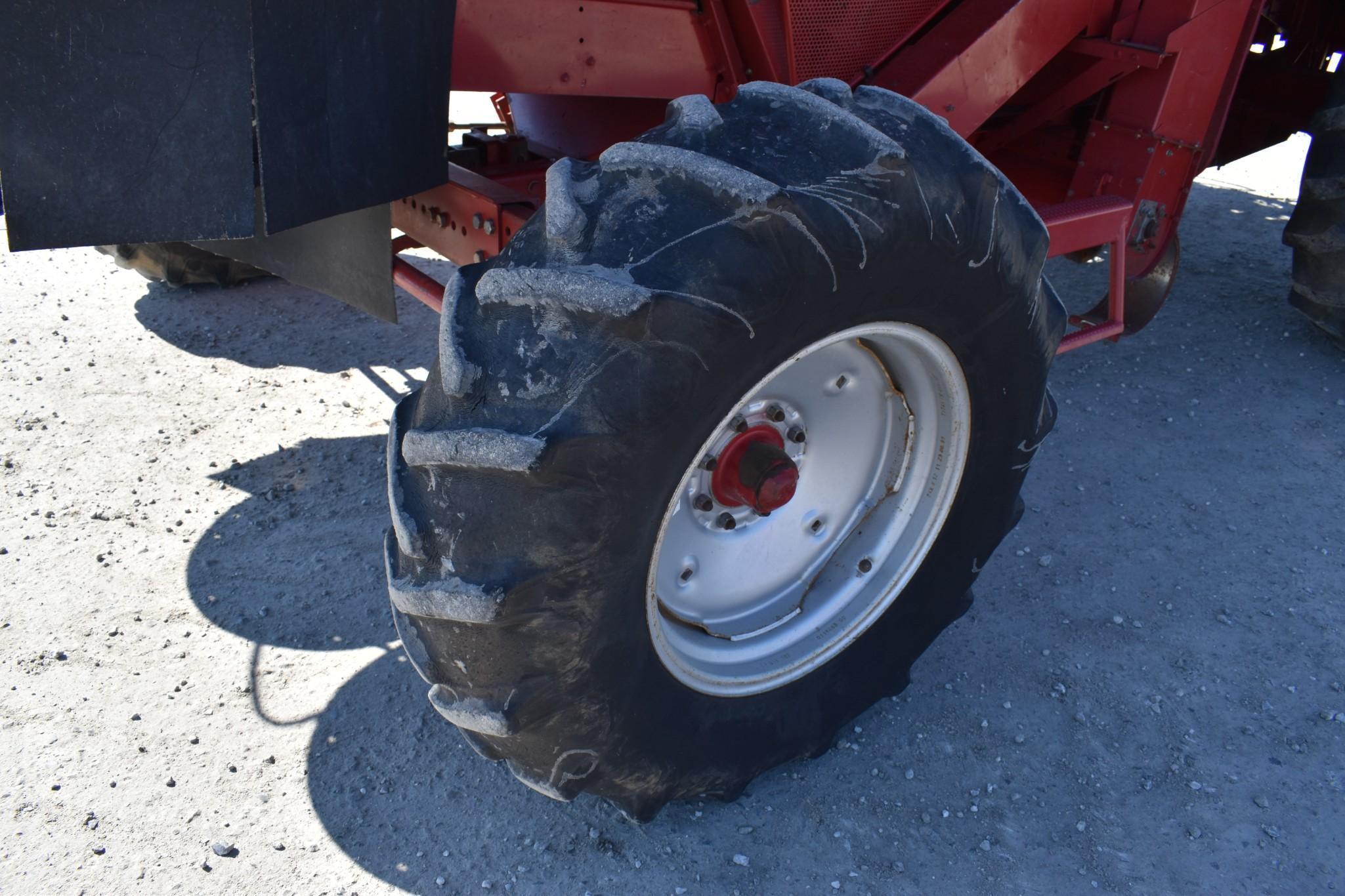Case-IH 2366 2wd combine