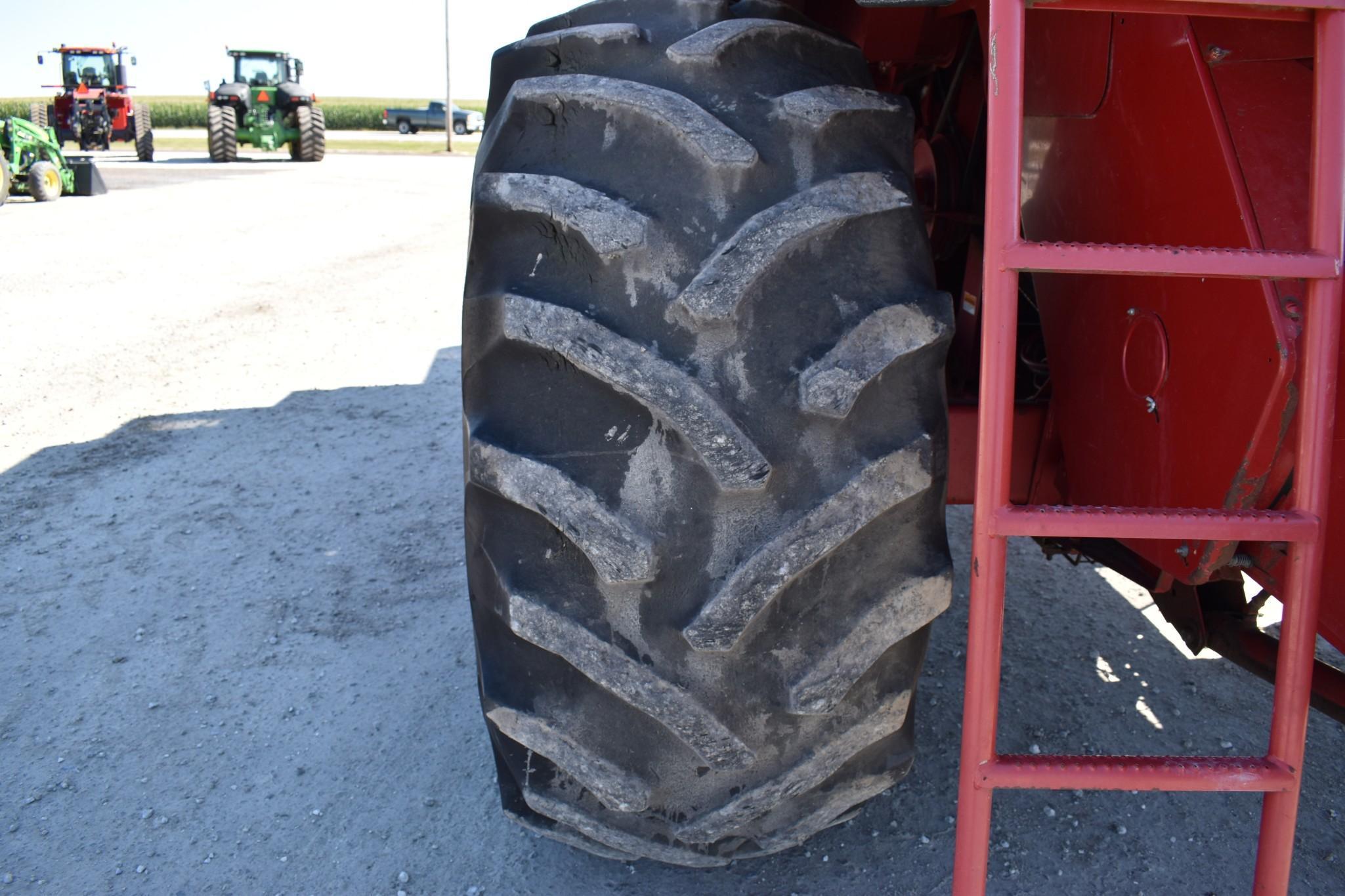 Case-IH 2366 2wd combine