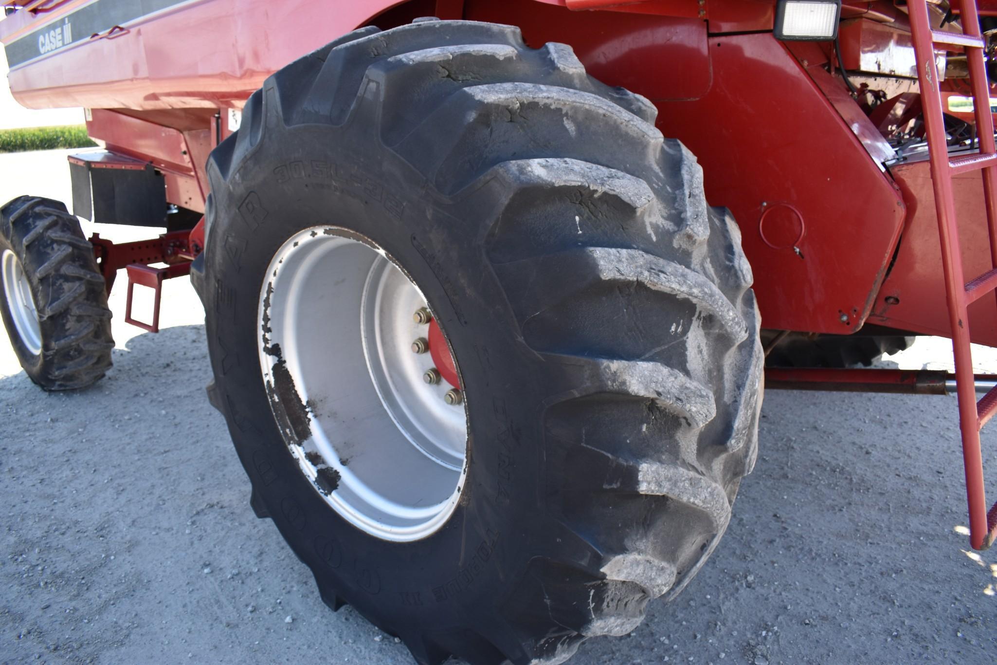 Case-IH 2366 2wd combine