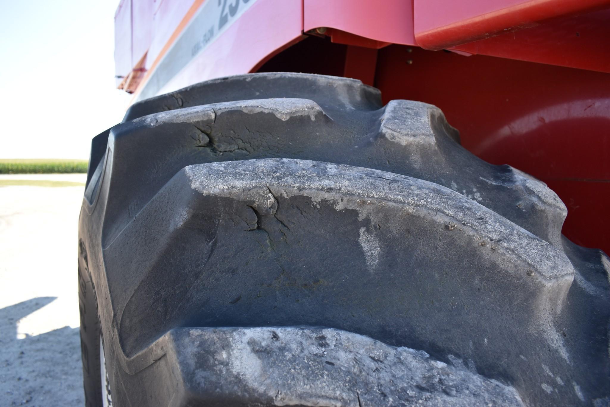 Case-IH 2366 2wd combine