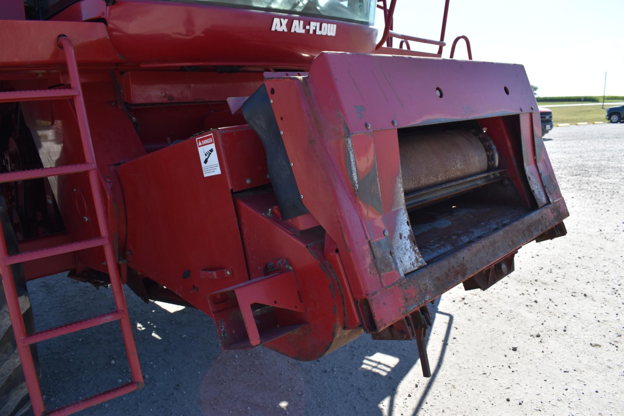 Case-IH 2366 2wd combine
