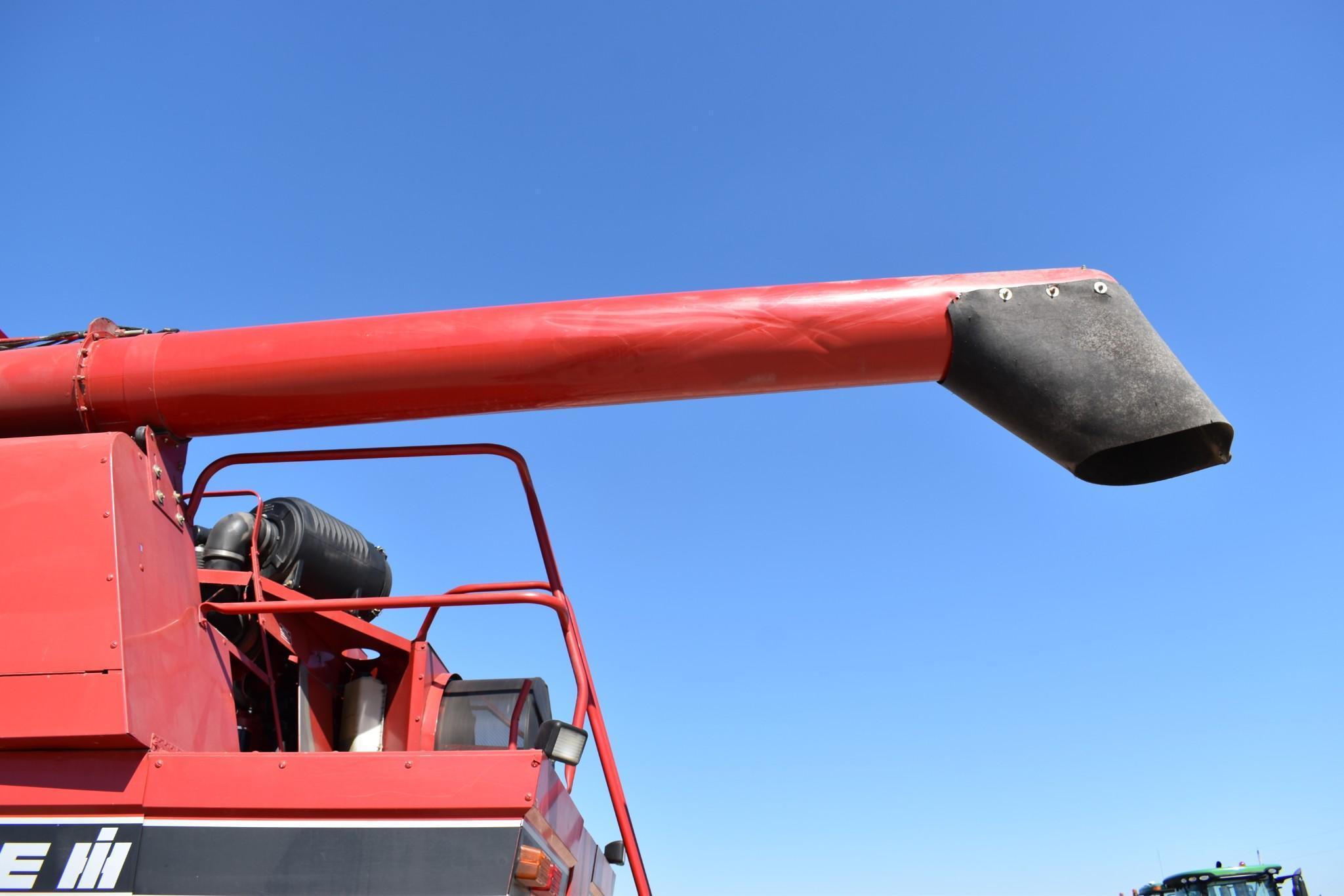 Case-IH 2366 2wd combine