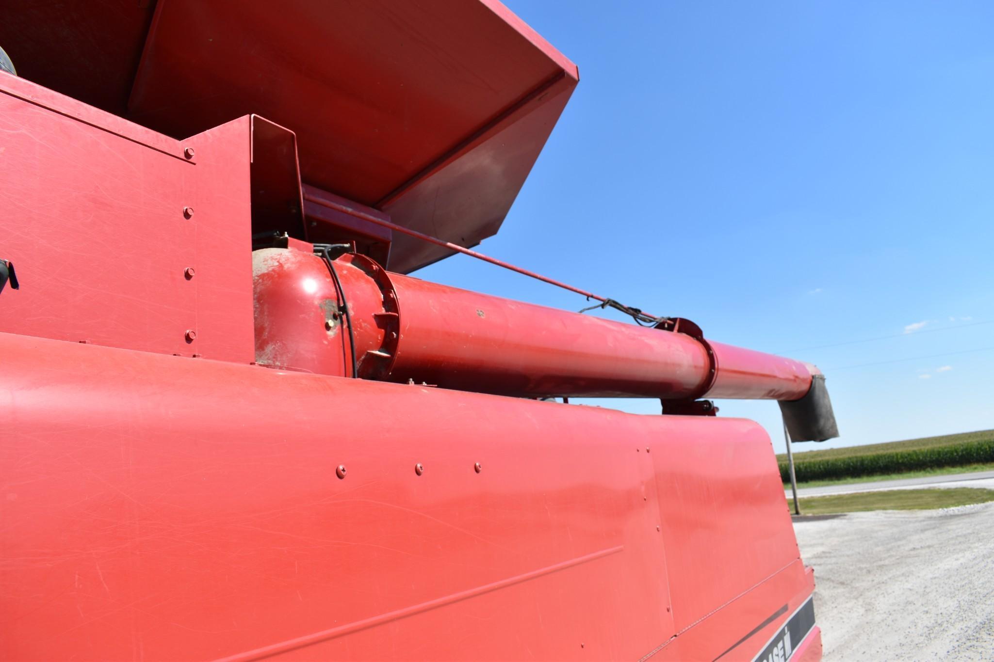 Case-IH 2366 2wd combine