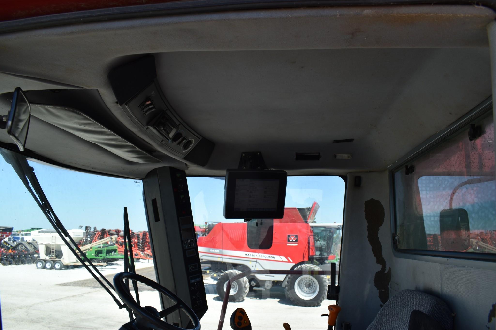 Case-IH 2366 2wd combine