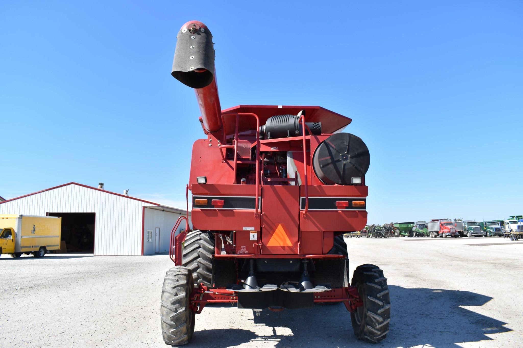 Case-IH 2366 2wd combine