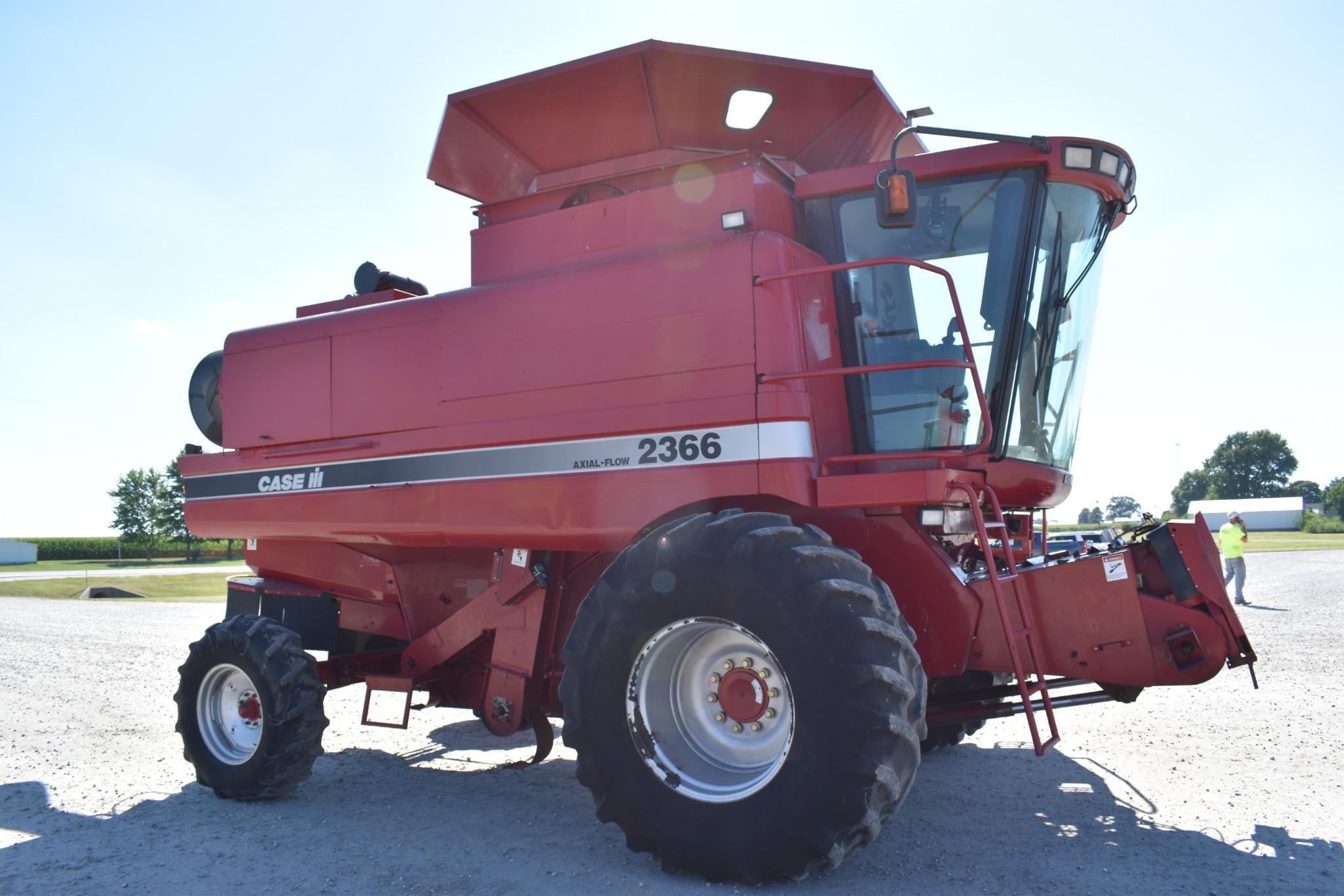 Case-IH 2366 2wd combine
