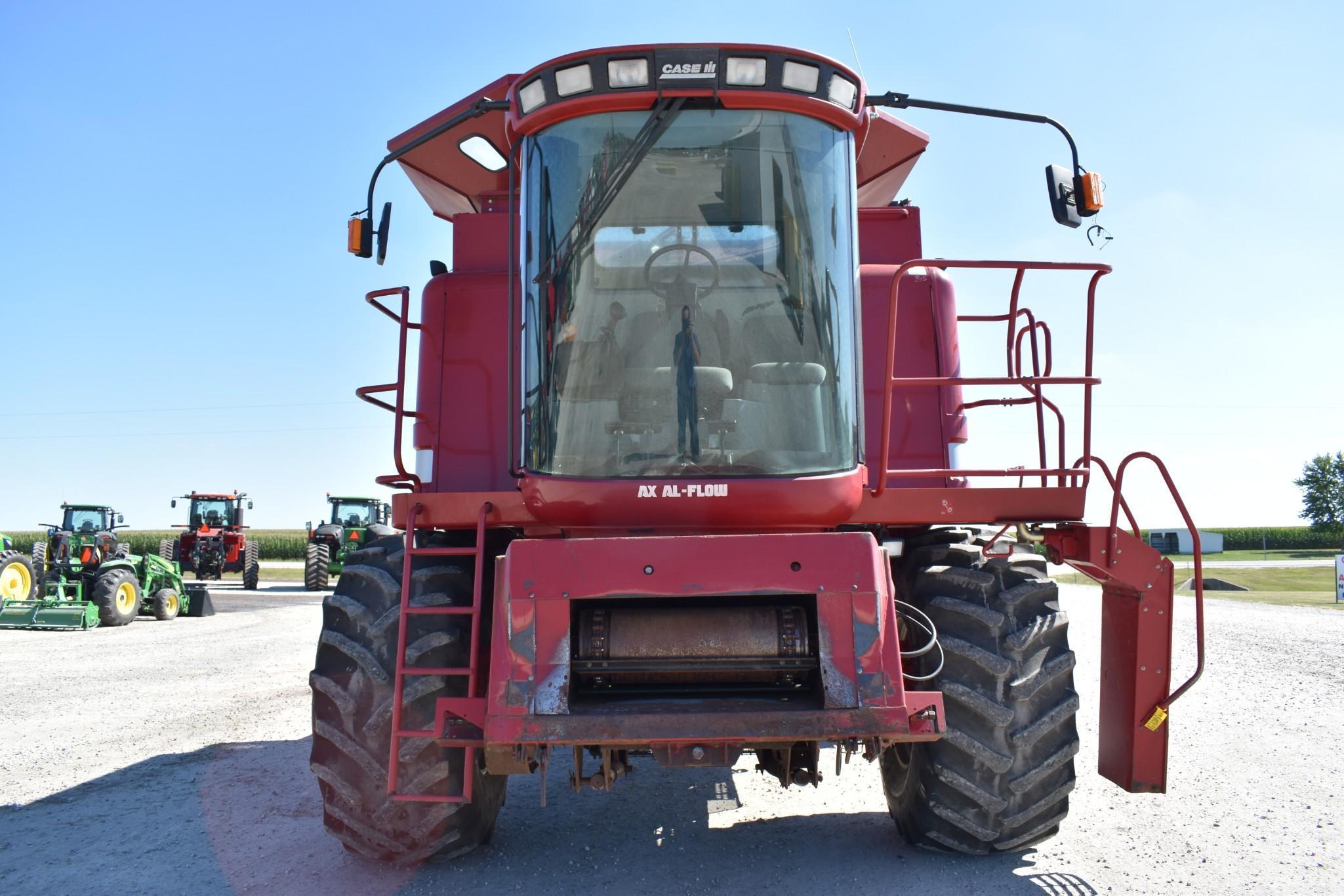 Case-IH 2366 2wd combine