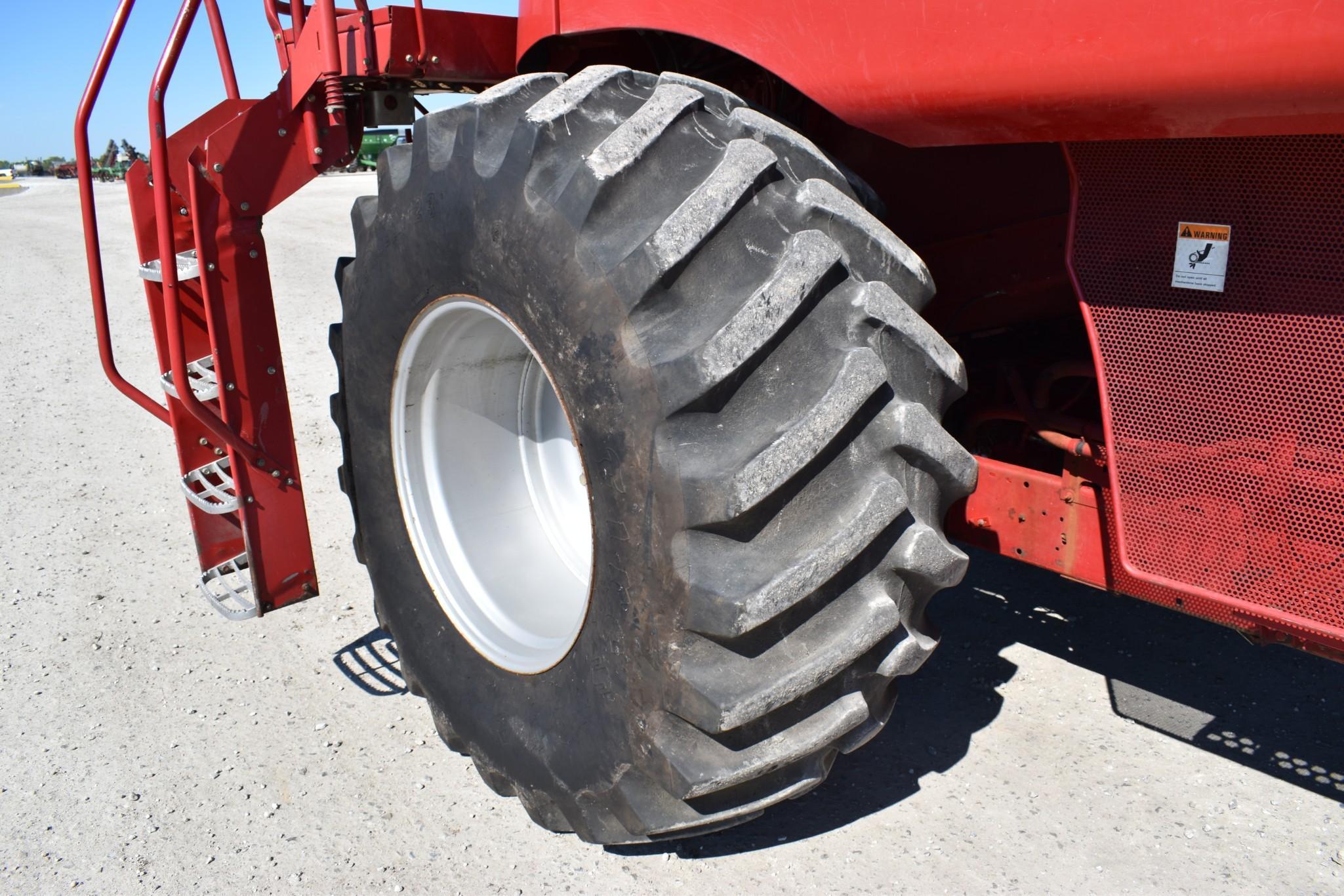 Case-IH 2366 2wd combine