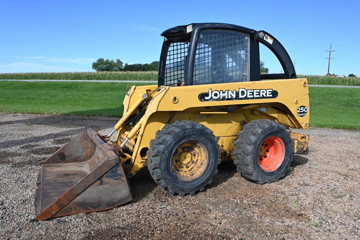 2003 JD 250 Series II skidsteer