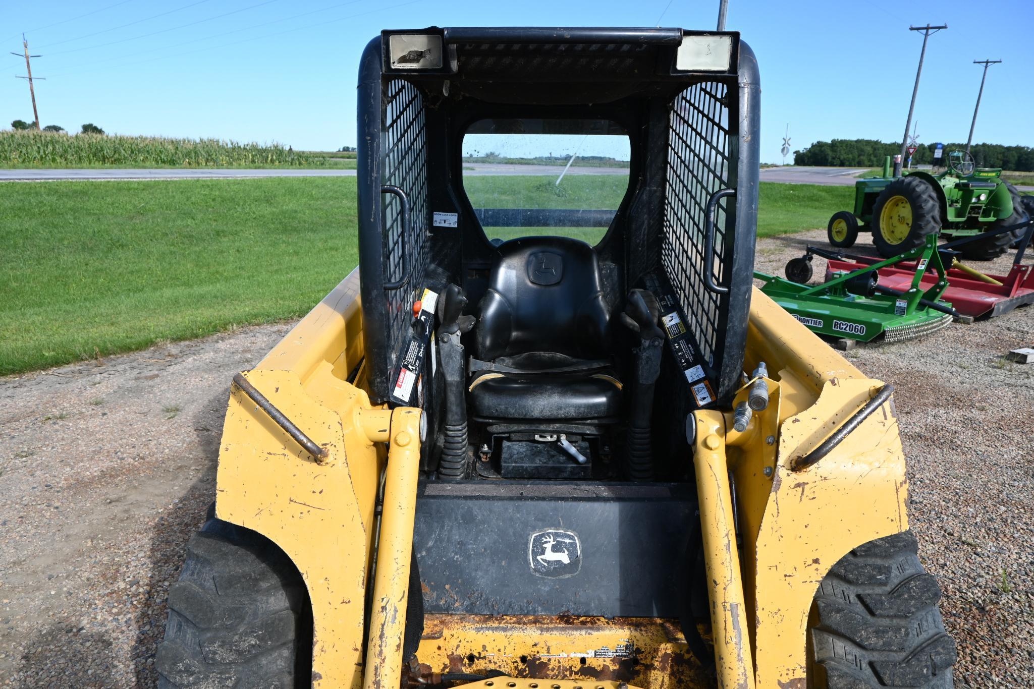 2003 JD 250 Series II skidsteer