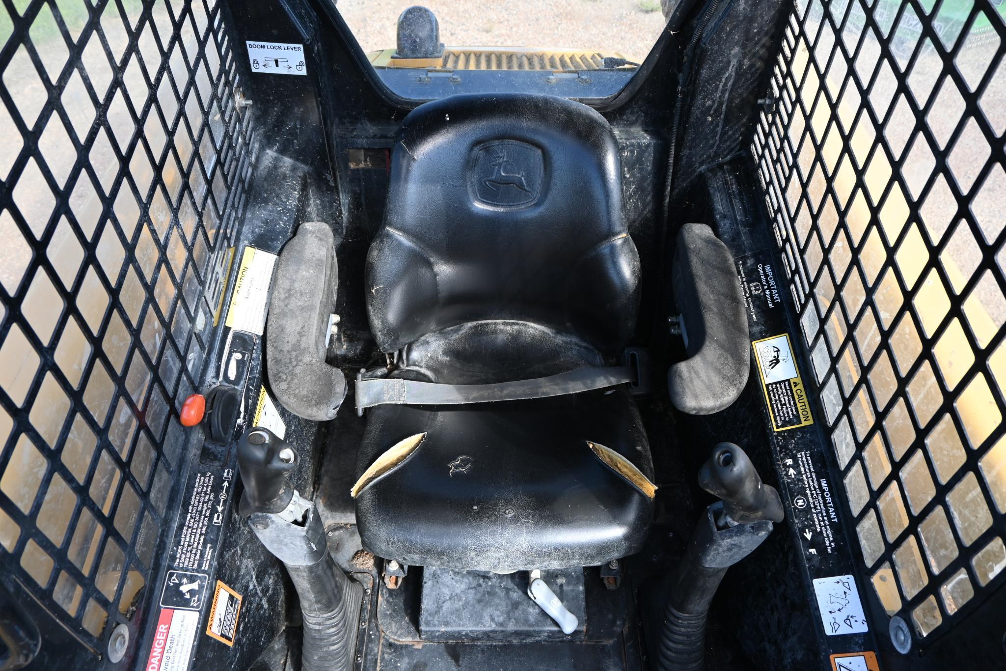 2003 JD 250 Series II skidsteer