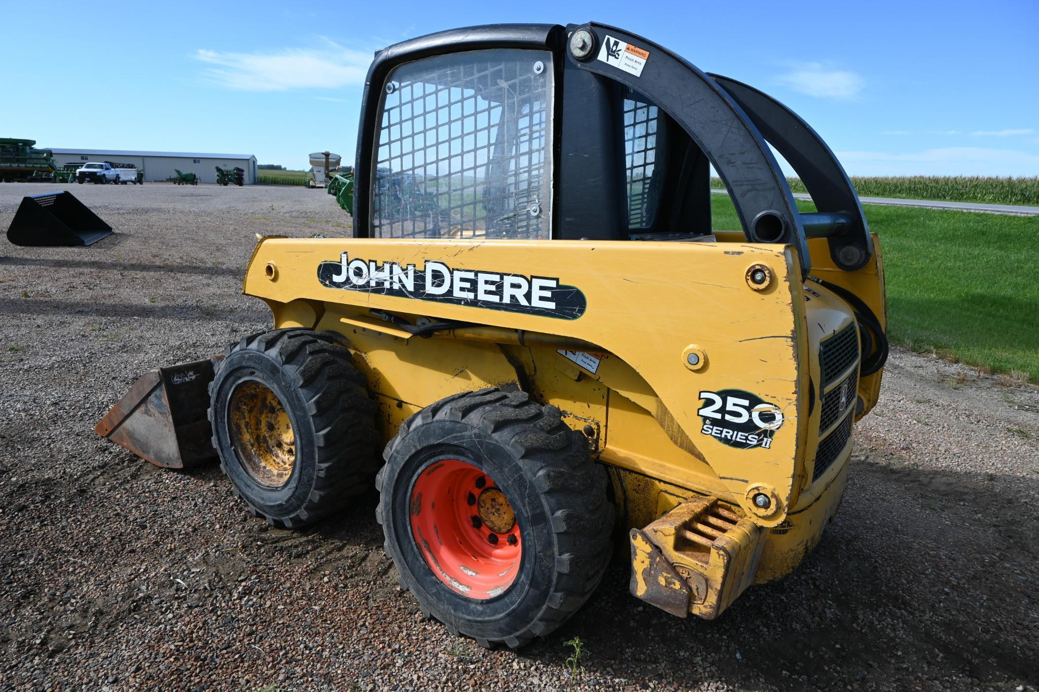 2003 JD 250 Series II skidsteer