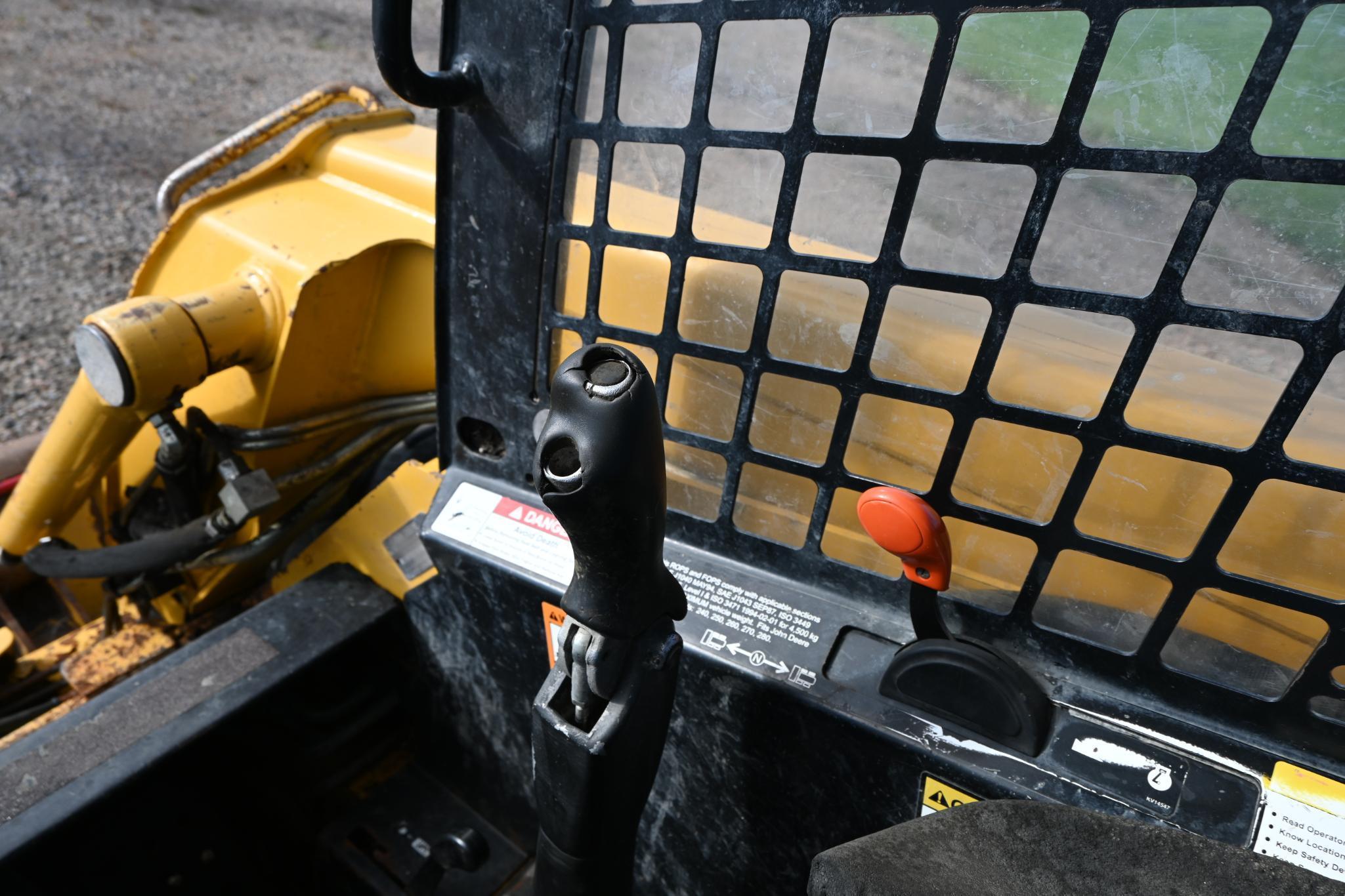 2003 JD 250 Series II skidsteer