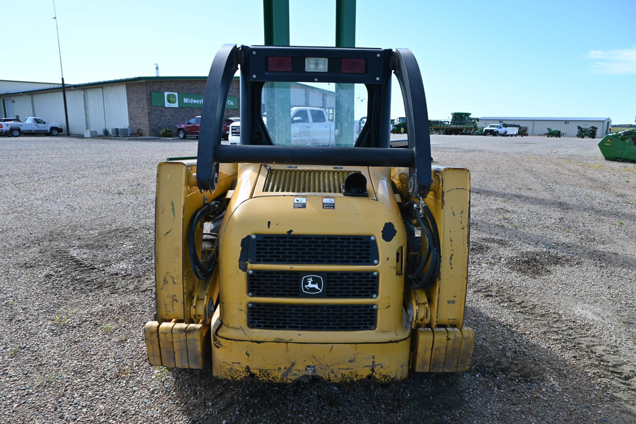 2003 JD 250 Series II skidsteer