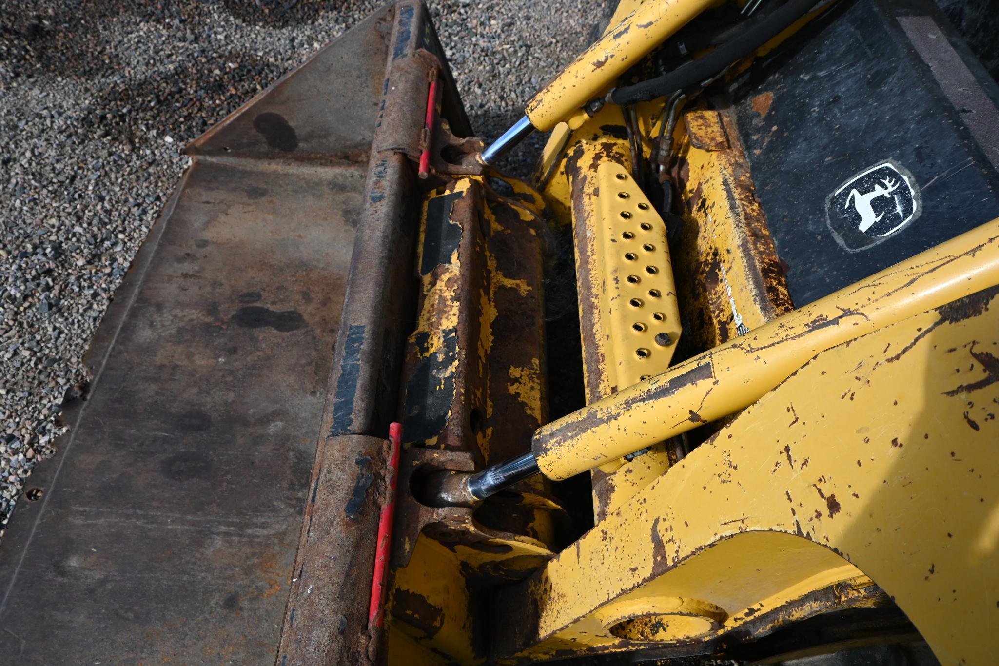 2003 JD 250 Series II skidsteer