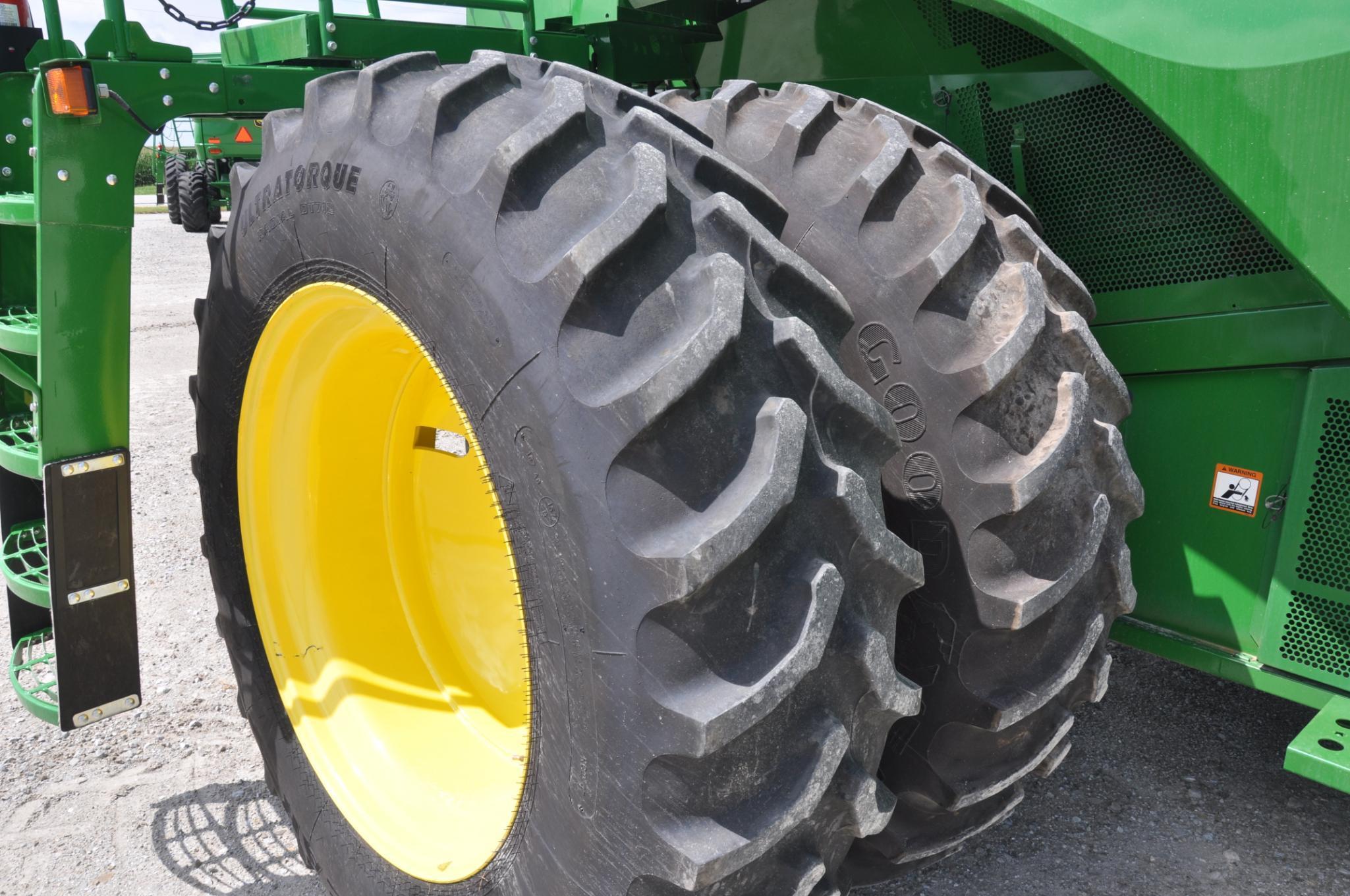 2017 John Deere S660 2wd combine