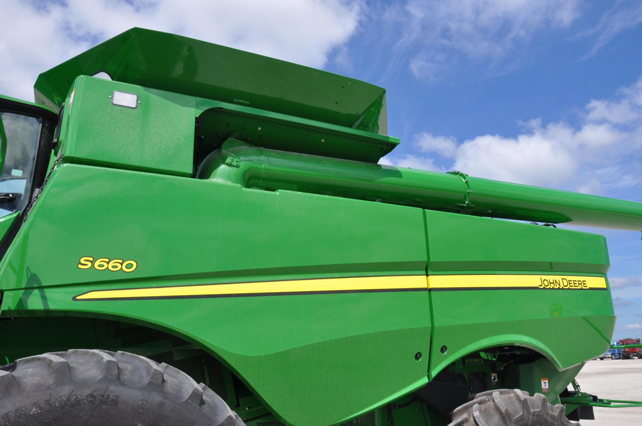 2017 John Deere S660 2wd combine
