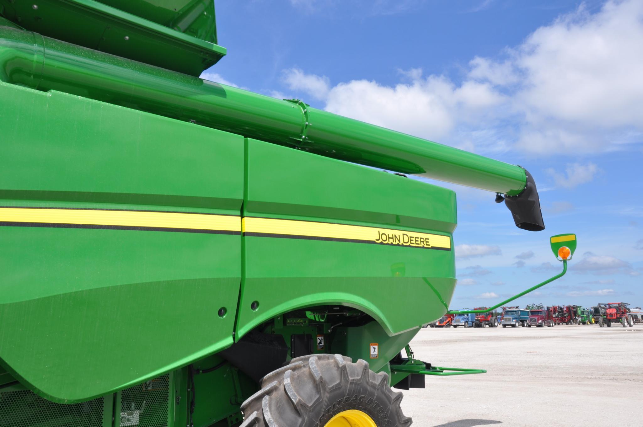 2017 John Deere S660 2wd combine