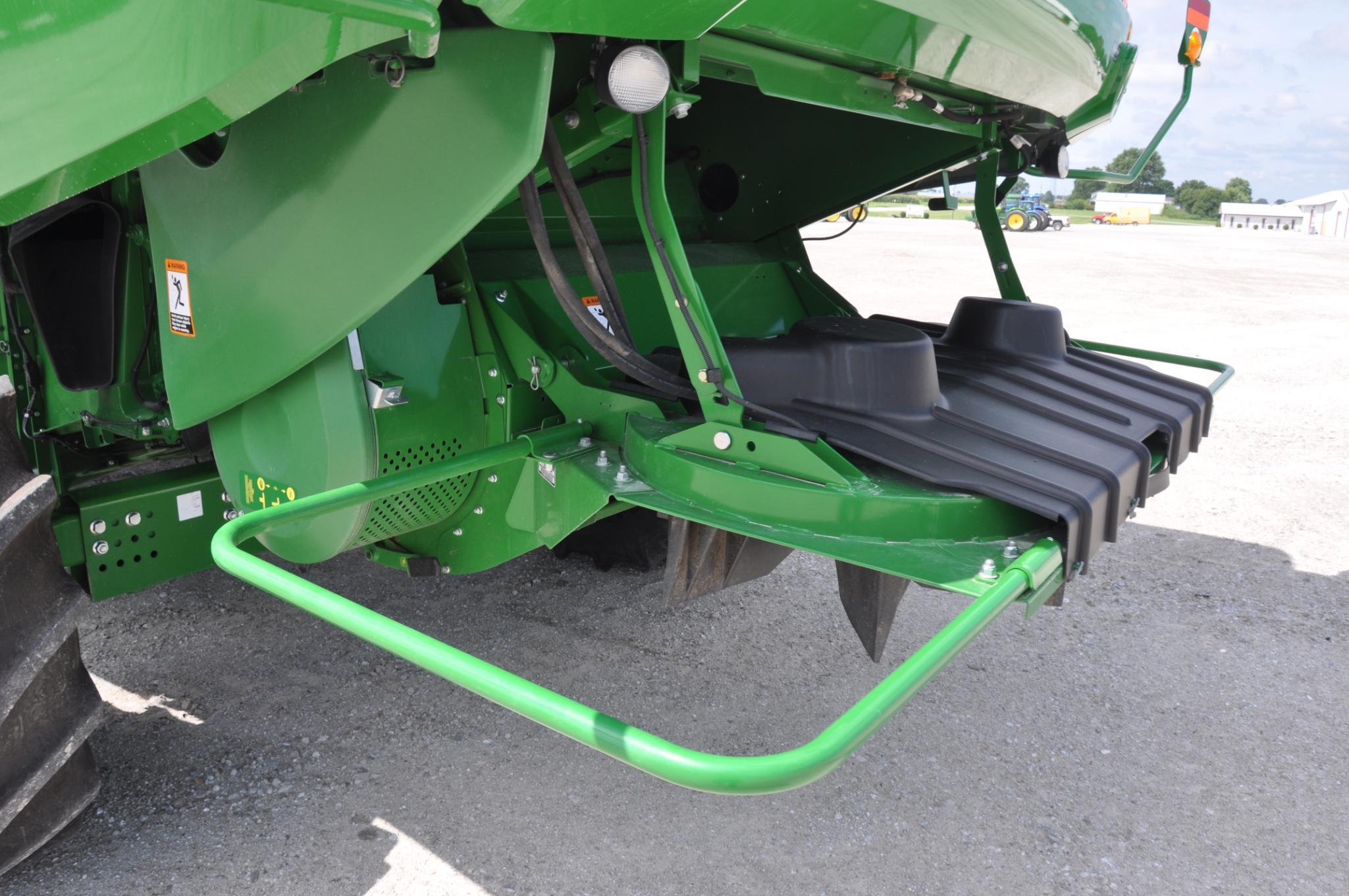 2017 John Deere S660 2wd combine