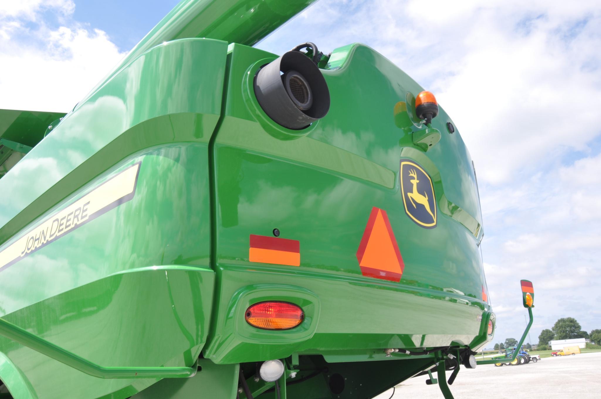 2017 John Deere S660 2wd combine