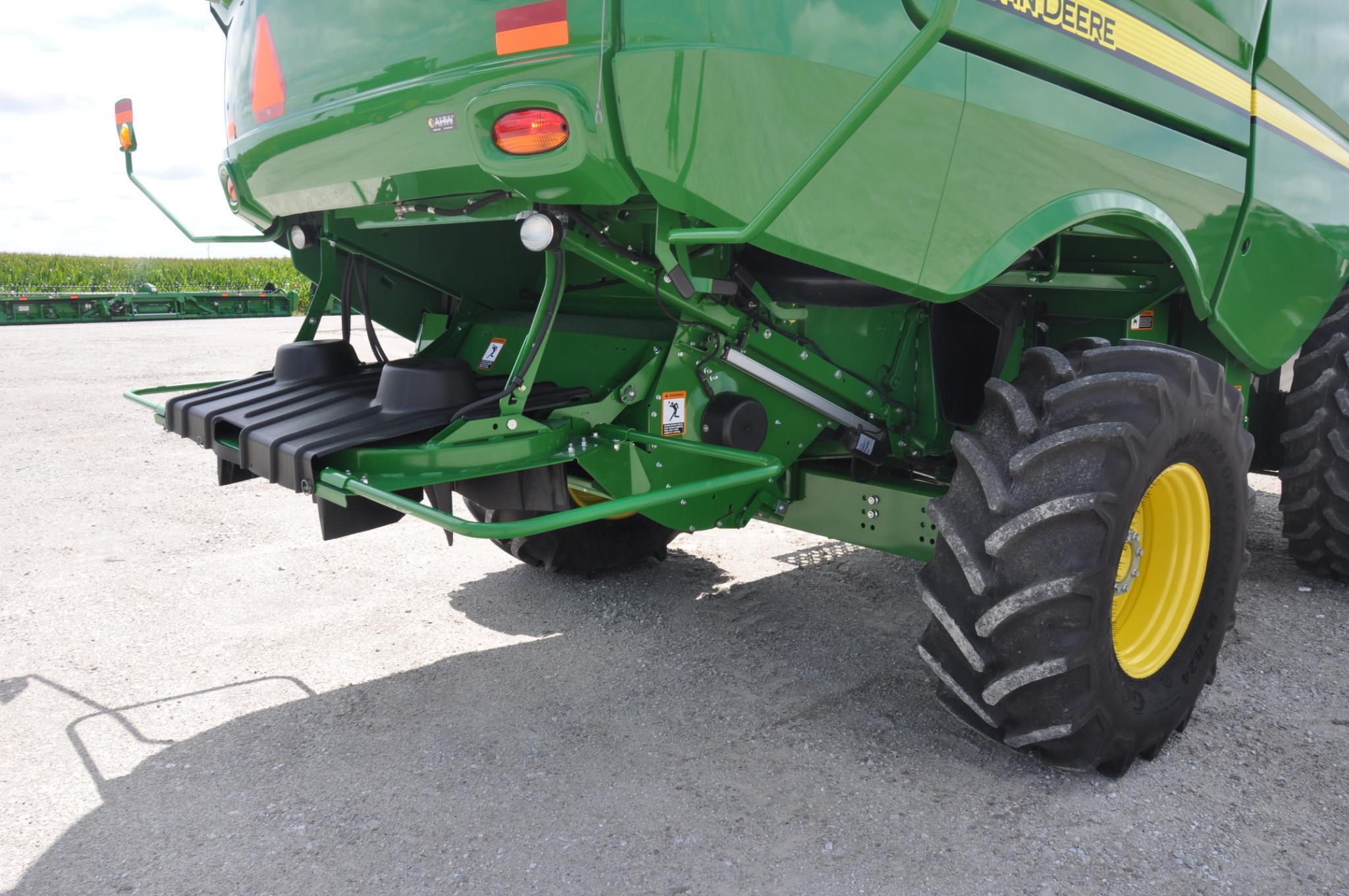2017 John Deere S660 2wd combine