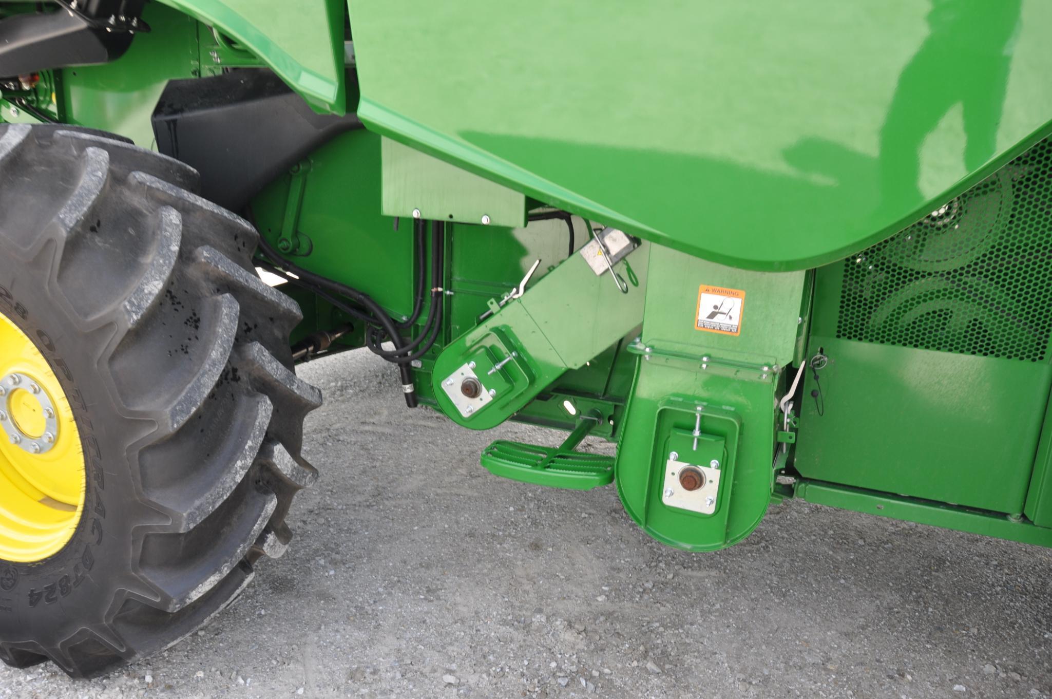 2017 John Deere S660 2wd combine