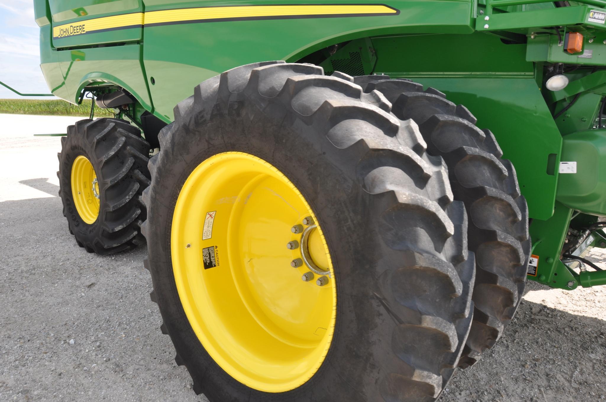 2017 John Deere S660 2wd combine