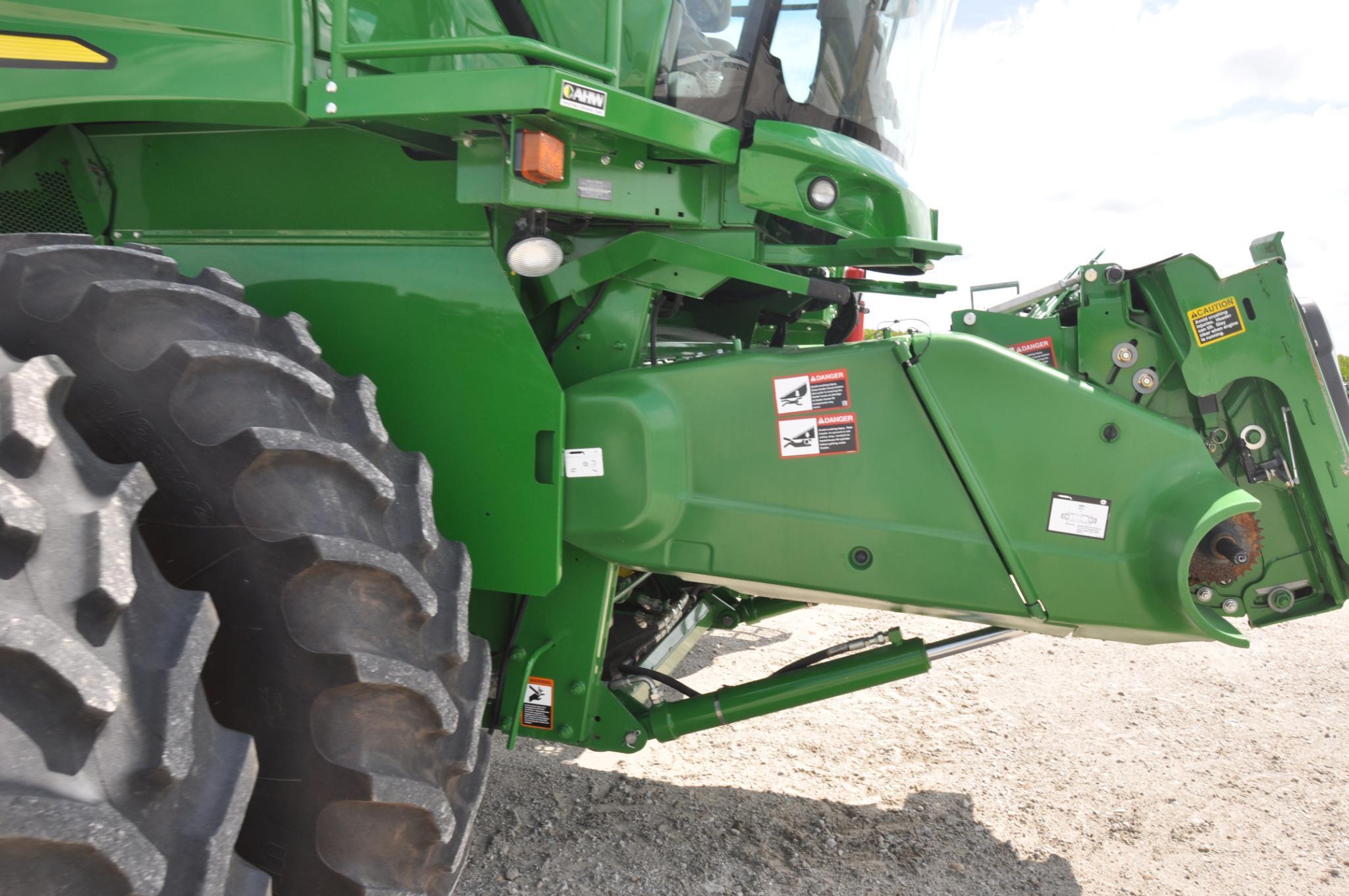 2017 John Deere S660 2wd combine