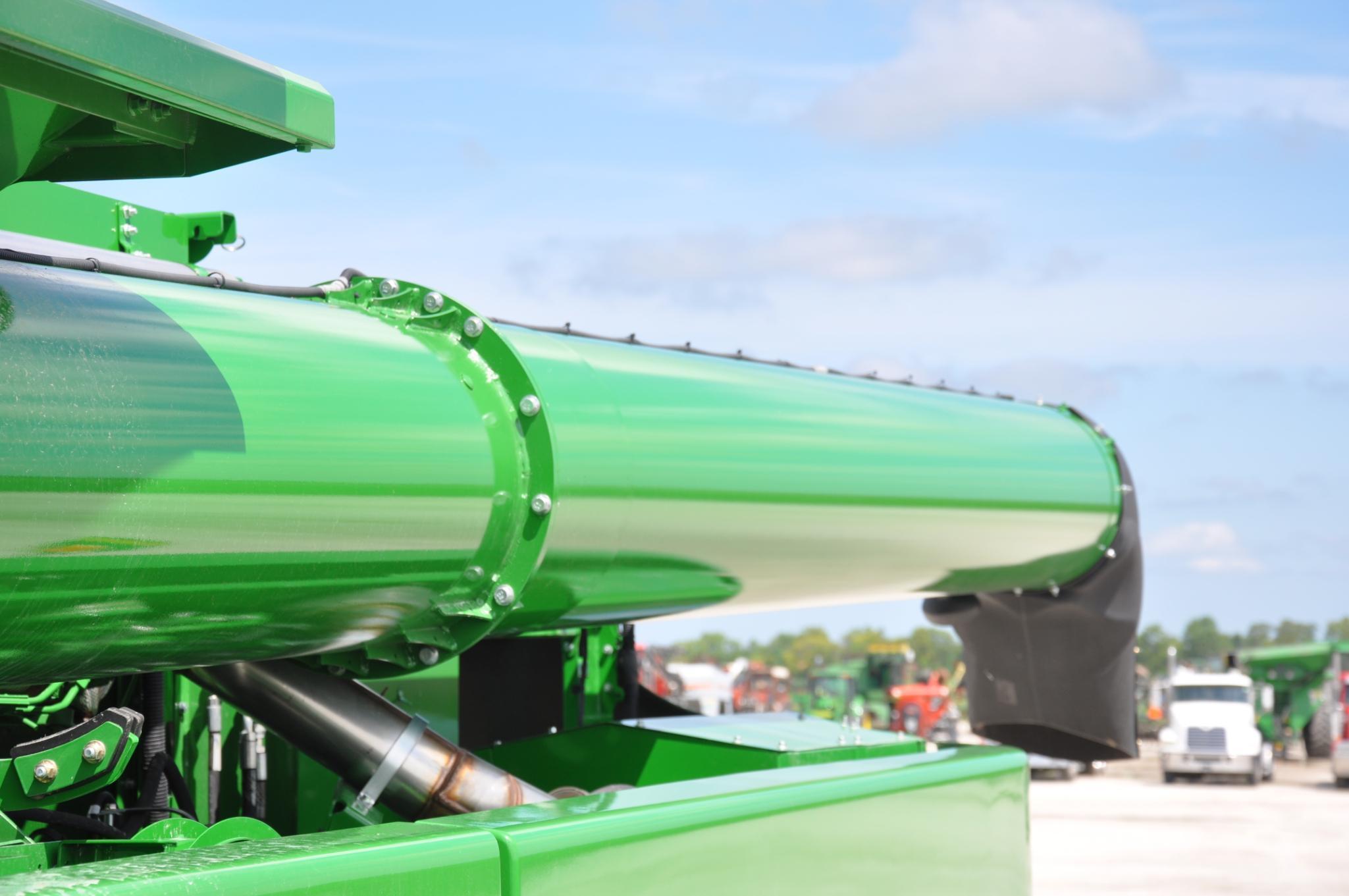 2017 John Deere S660 2wd combine