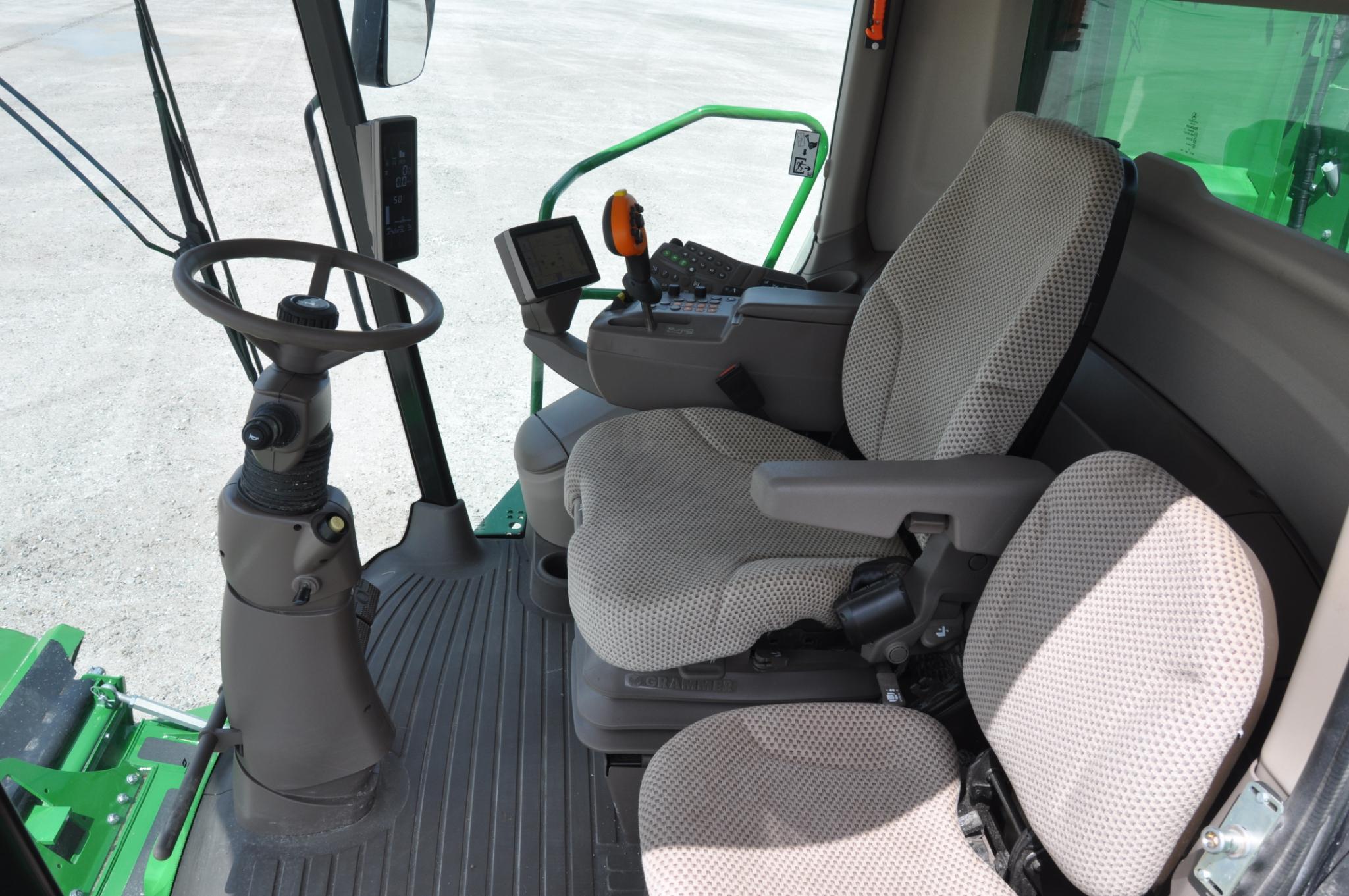 2017 John Deere S660 2wd combine