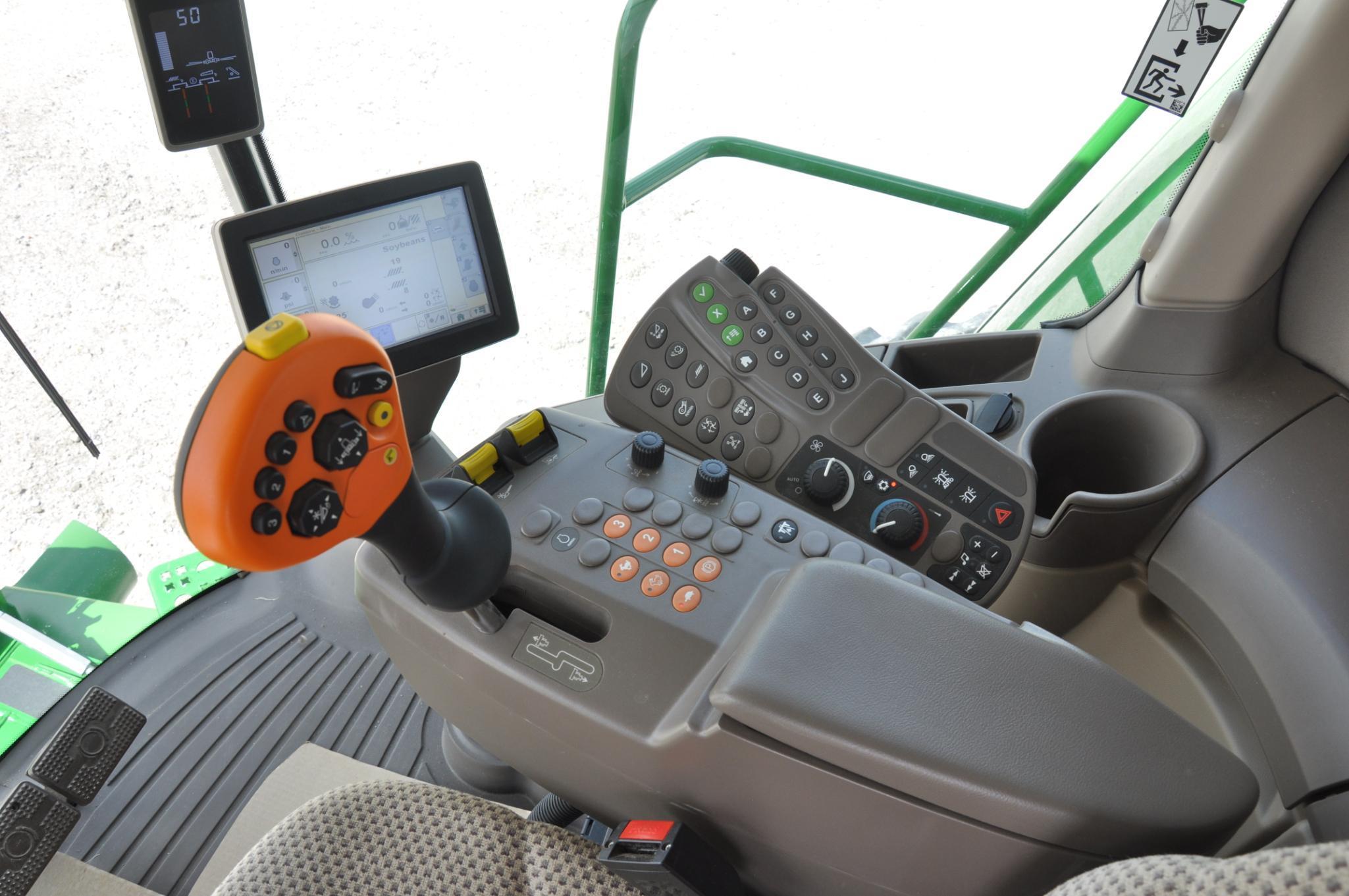2017 John Deere S660 2wd combine