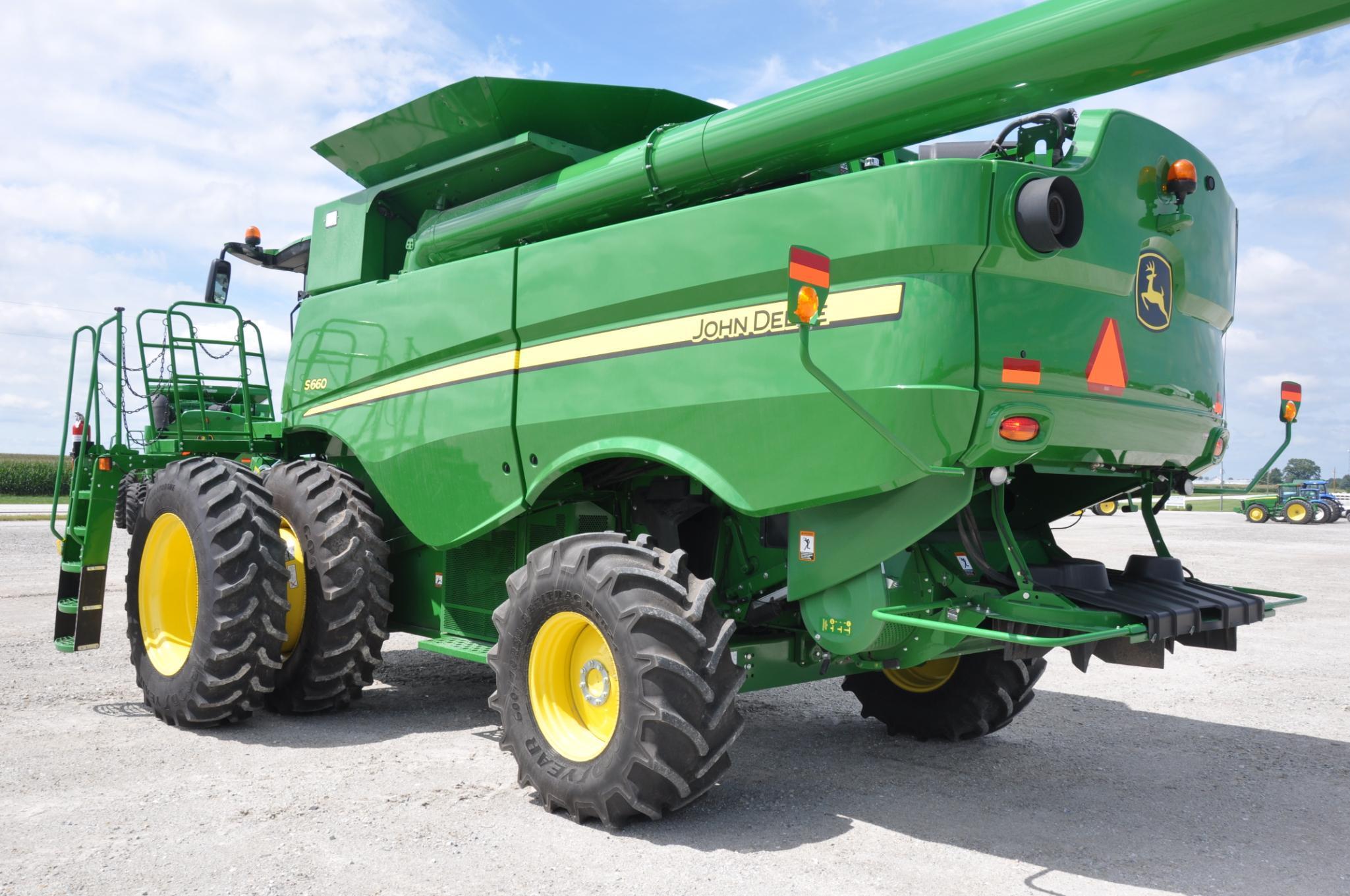 2017 John Deere S660 2wd combine
