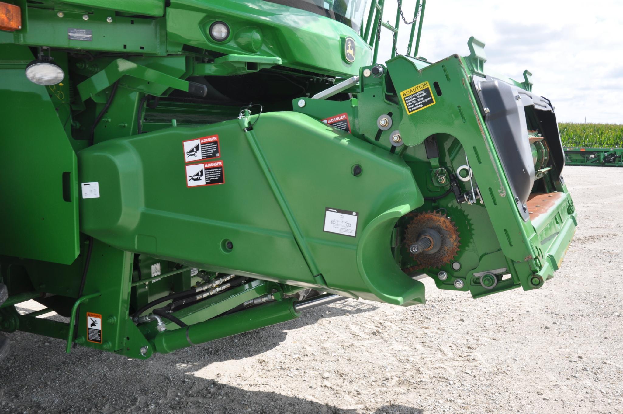 2017 John Deere S660 2wd combine