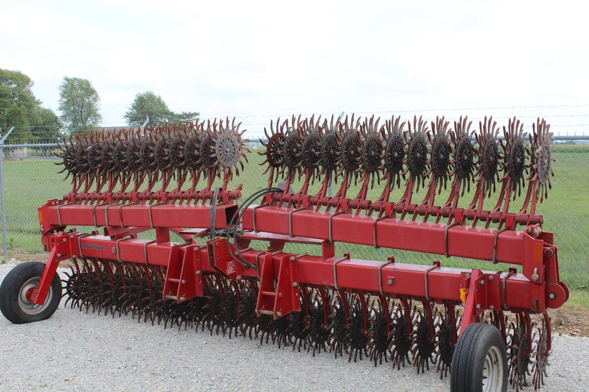 Case-IH 181 30' 3-pt. rotary hoe