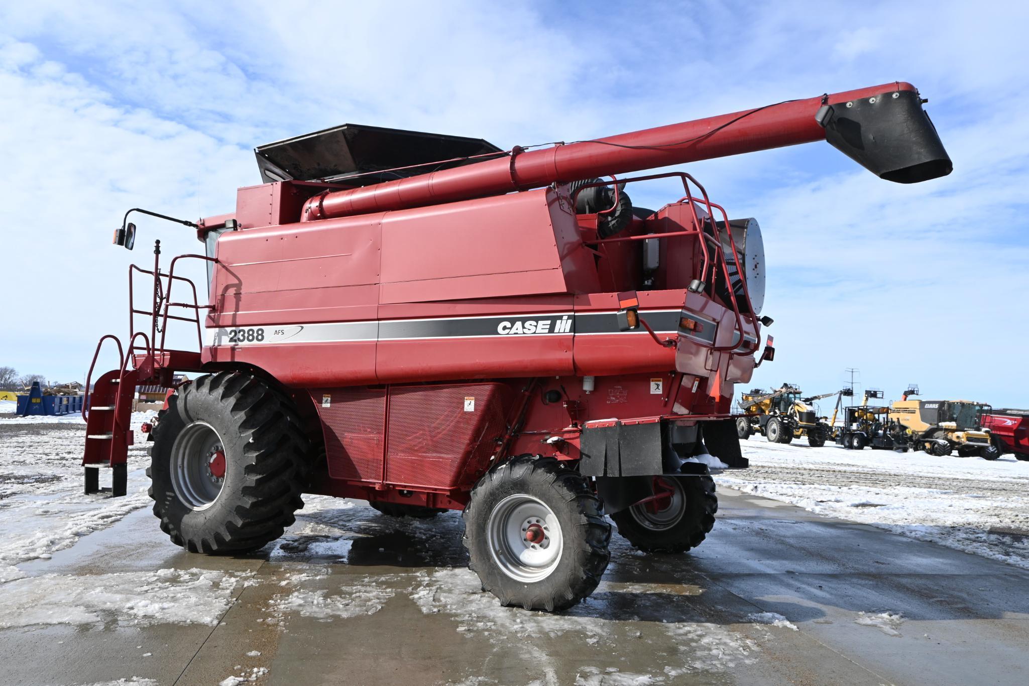 2001 Case IH 2388 2wd combine