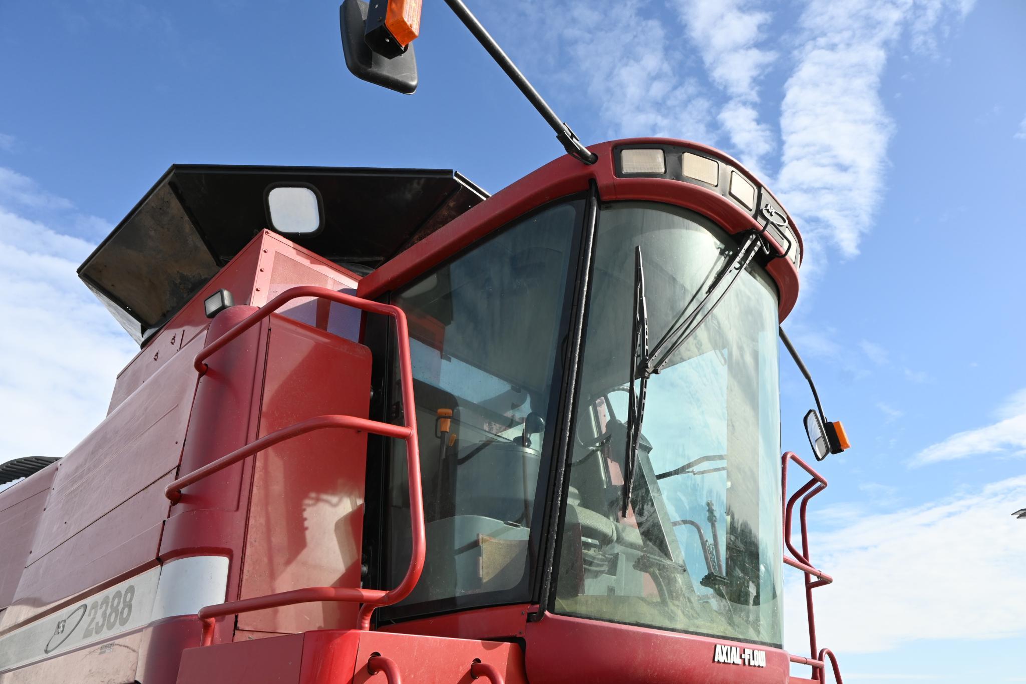 2001 Case IH 2388 2wd combine