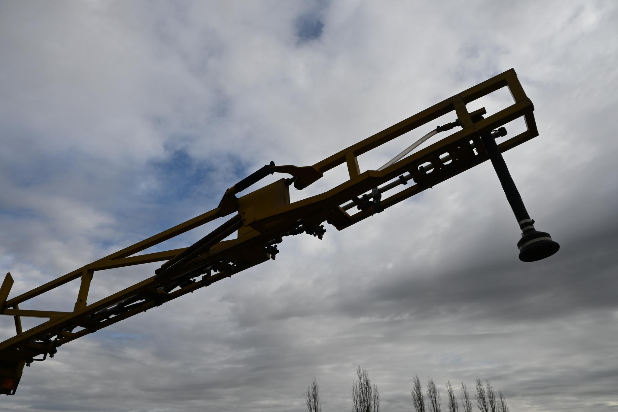2003 Ag Chem TerraGator 8103 self propelled sprayer