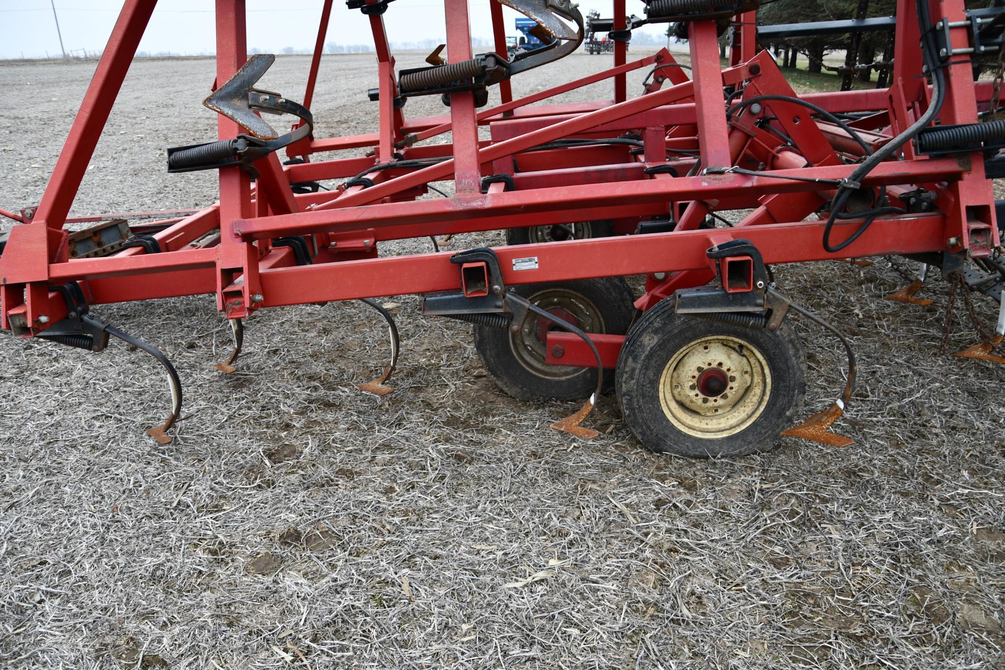 Case-IH 4800 32' field cultivator
