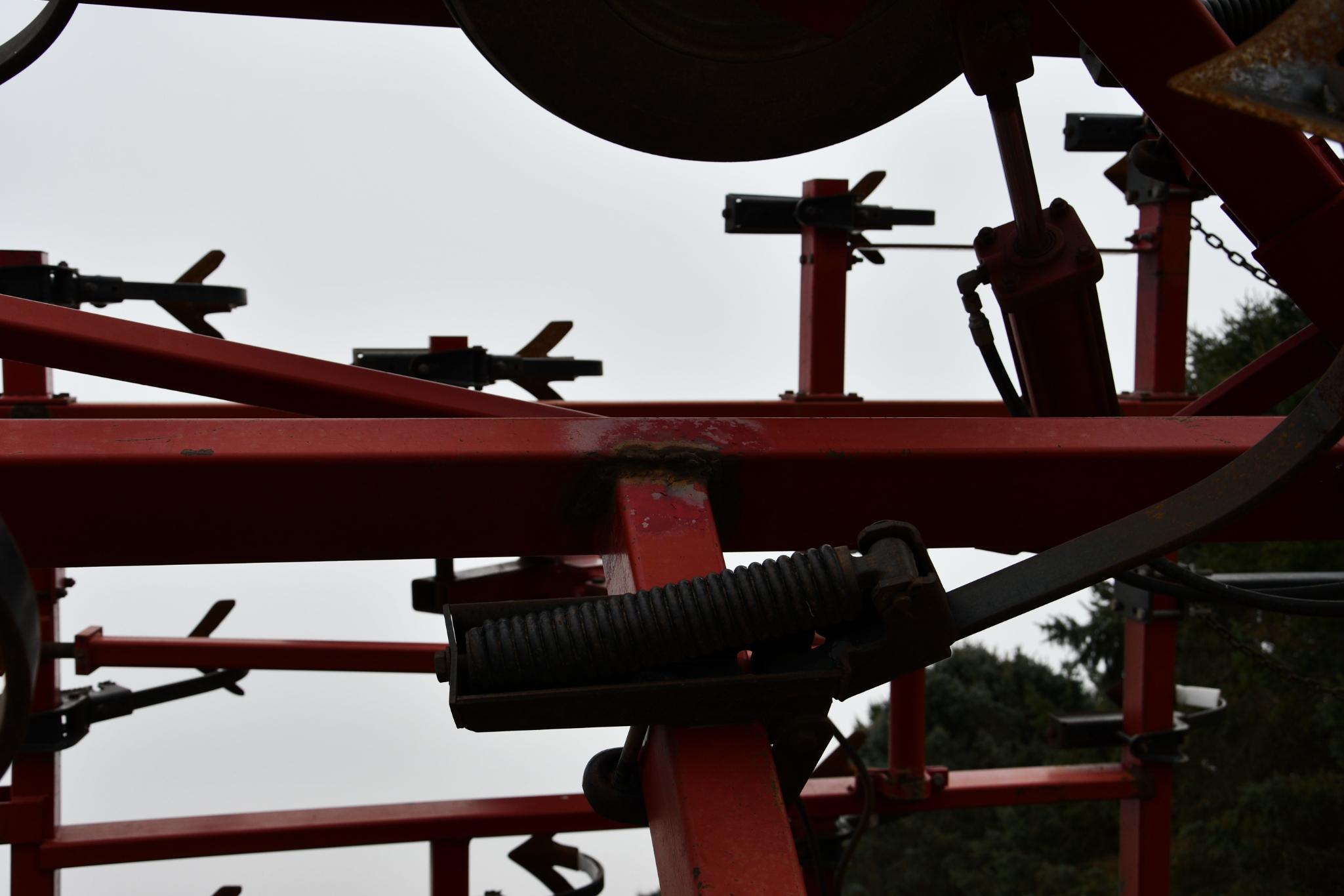 Case-IH 4800 32' field cultivator