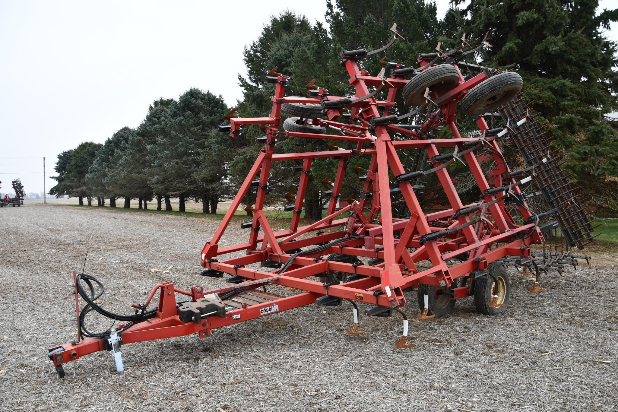 Case-IH 4800 32' field cultivator