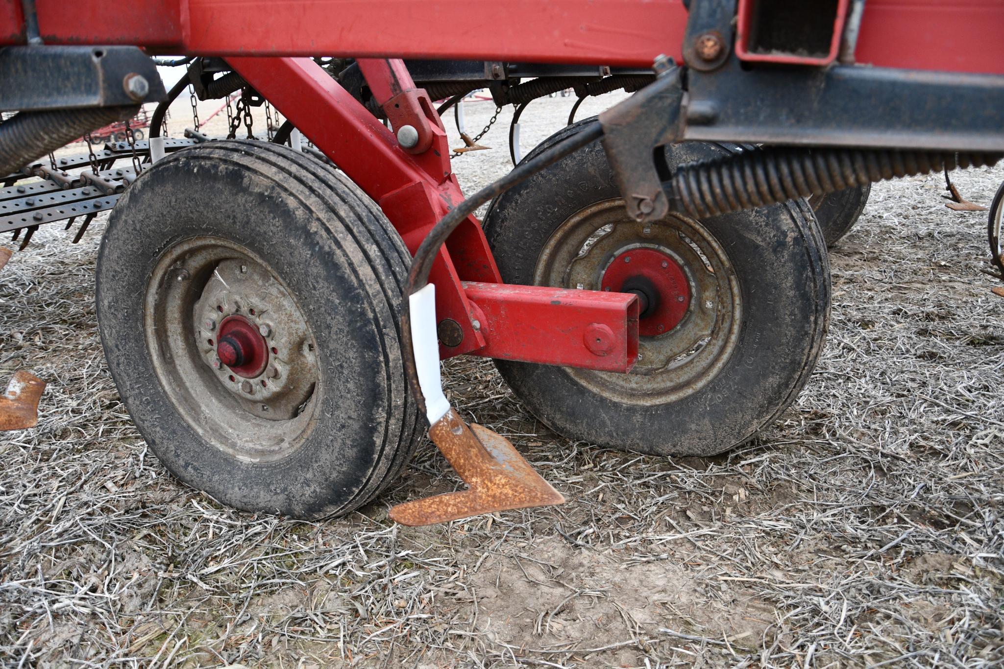 Case-IH 4800 32' field cultivator