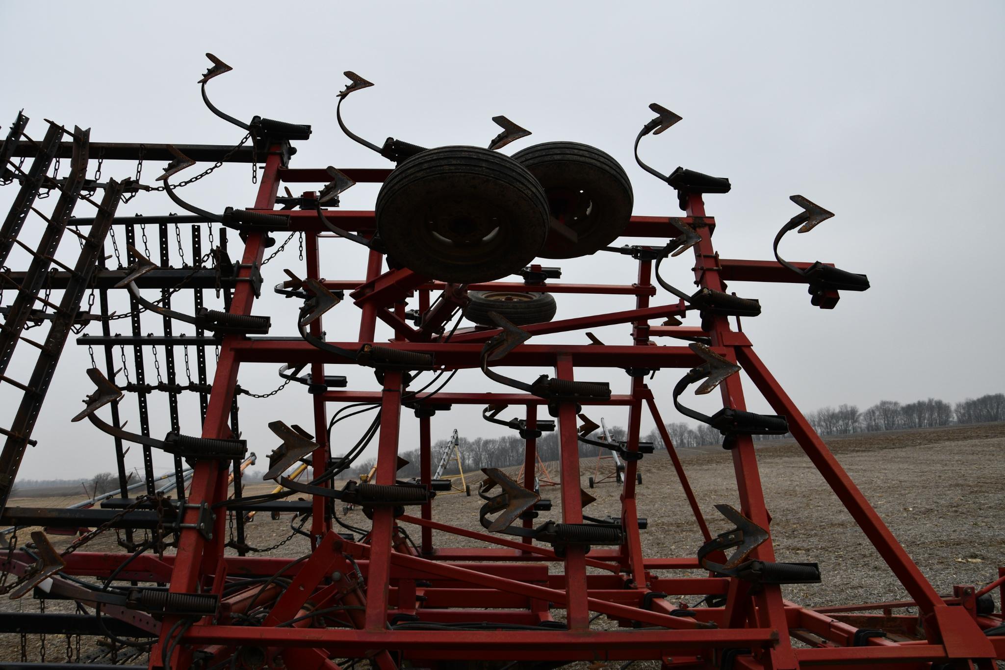 Case-IH 4800 32' field cultivator