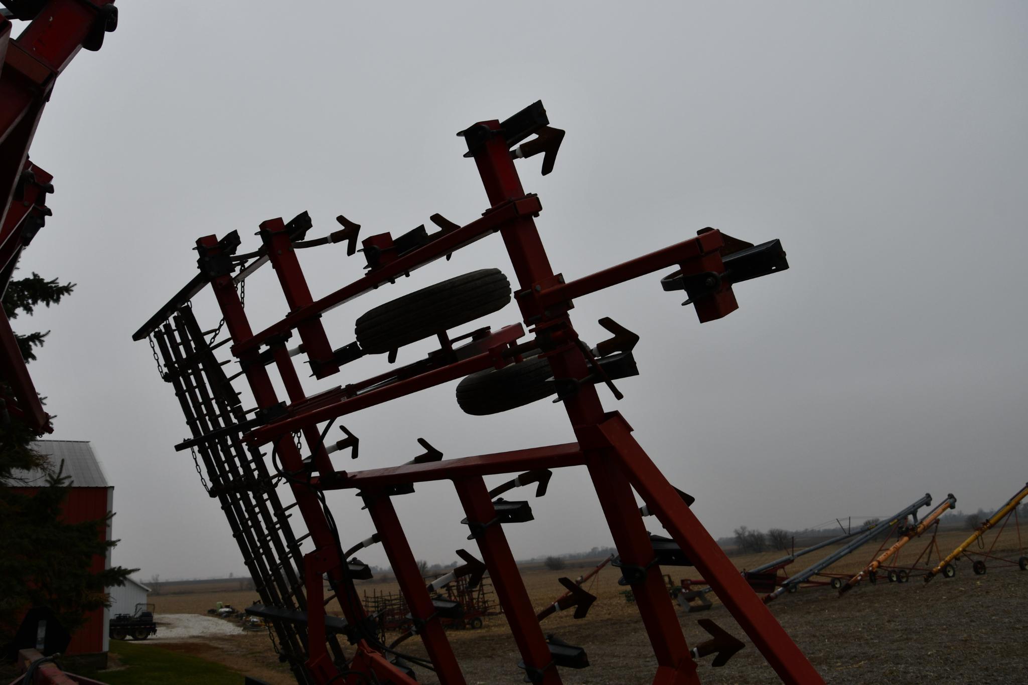 Case-IH 4800 32' field cultivator