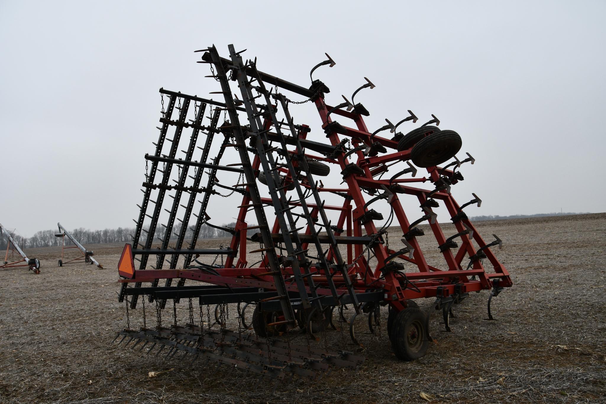 Case-IH 4800 32' field cultivator